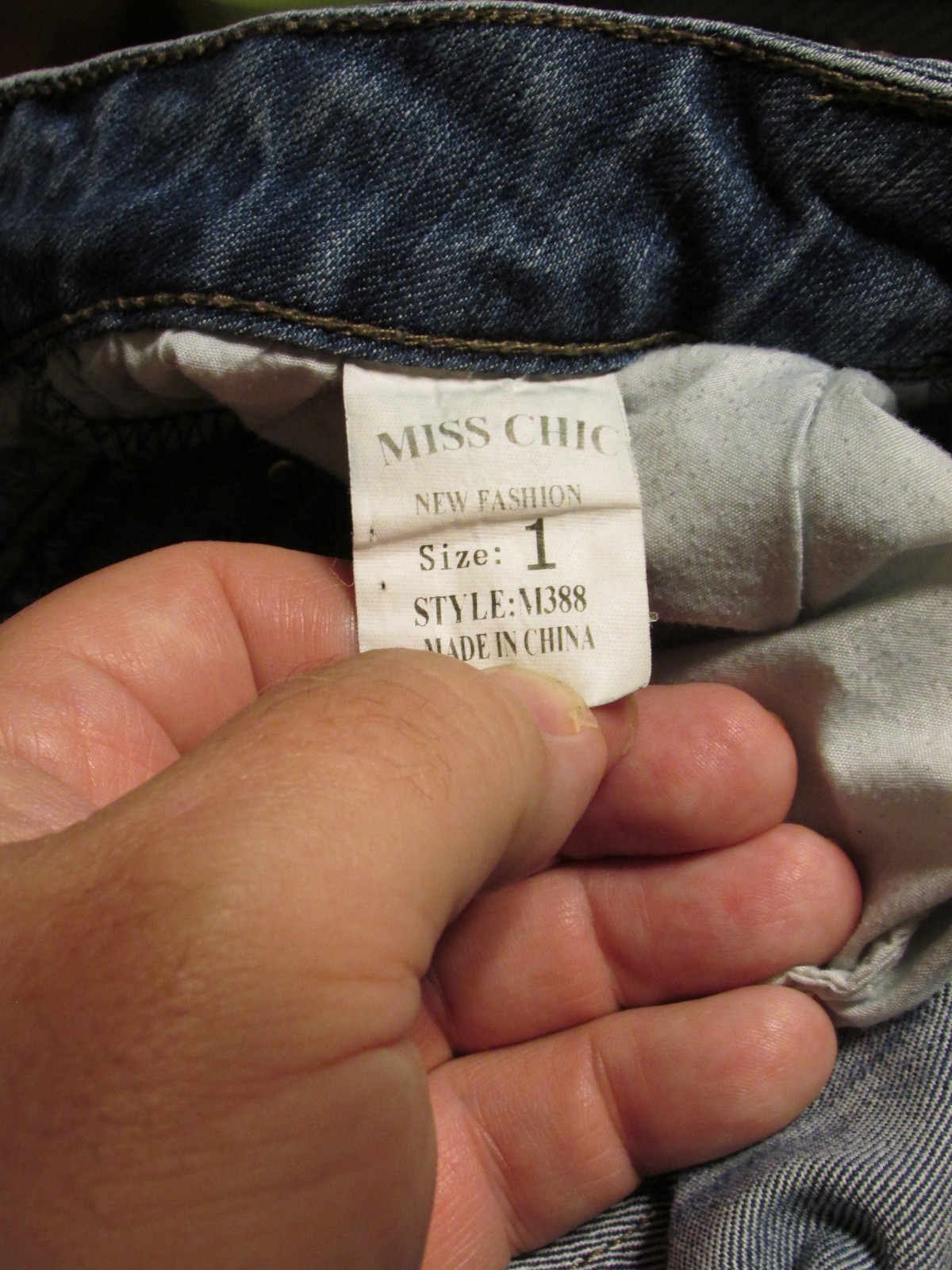 EXCELLENT Miss Chic Size 1 Stretch Capri Jeans, Rhinestone 28 Waist FREE SHIP 48