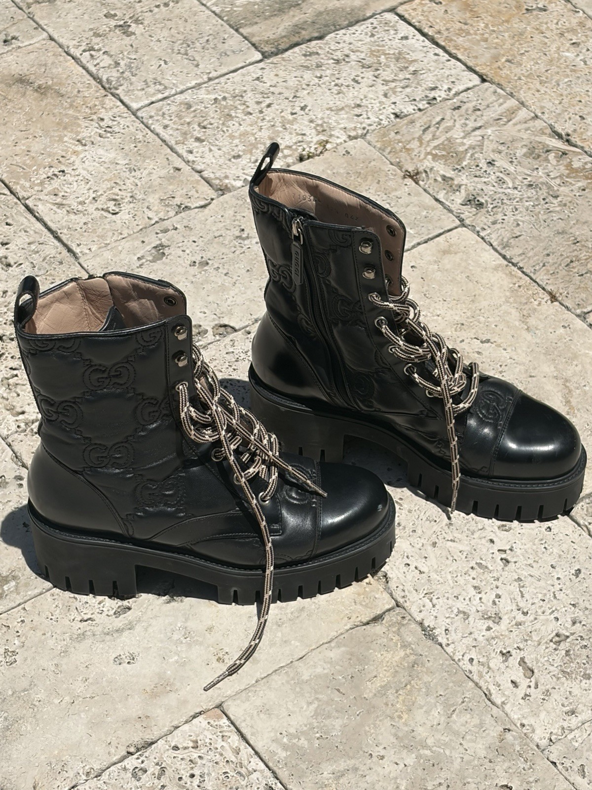 Gucci Black Leather Lace-Up Ankle Combat Boots Lug Sole Round Toe US 7.5