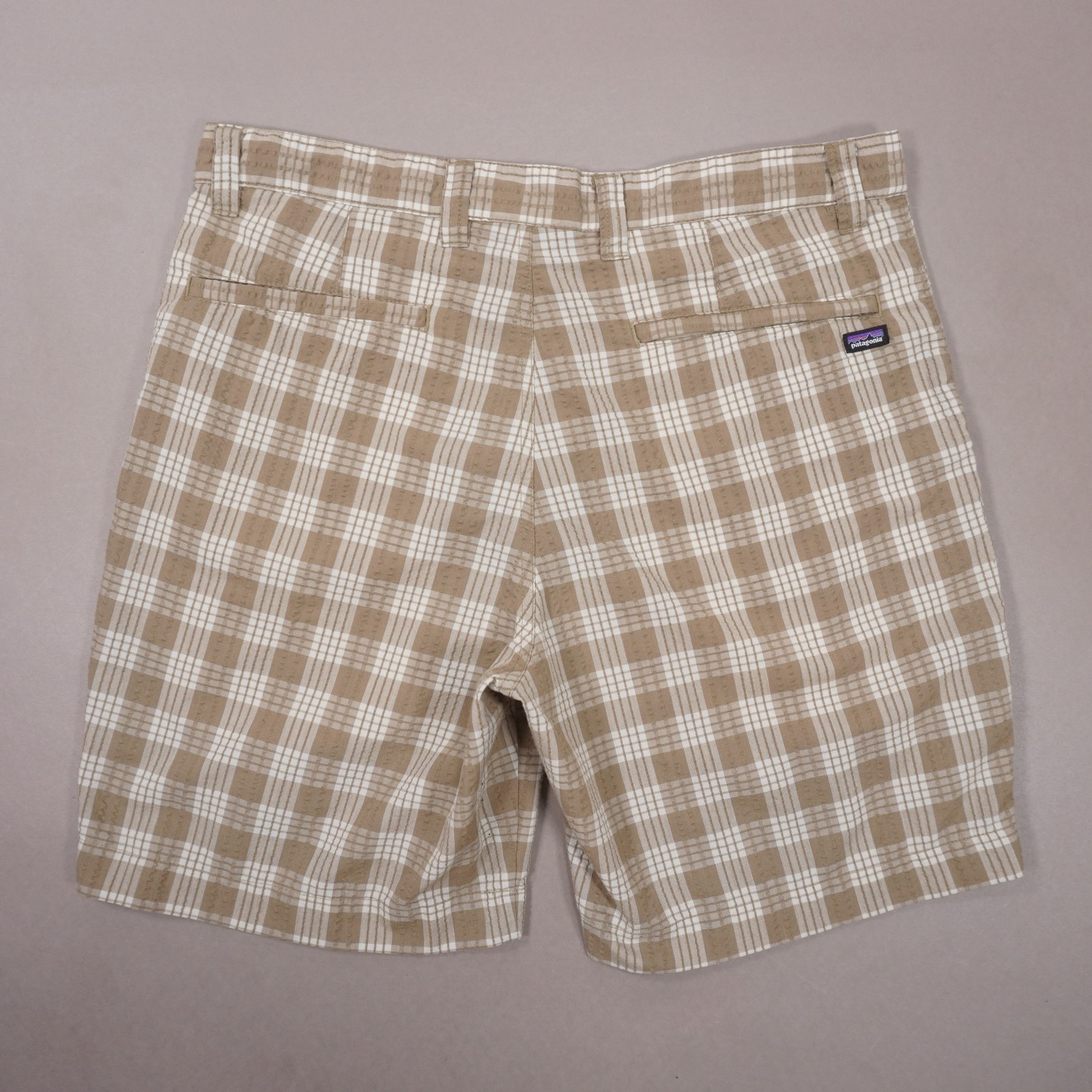 Patagonia Puckerware 8″ Shorts Plaid Mens 32 Beige White Poly Cotton 57780 EUC