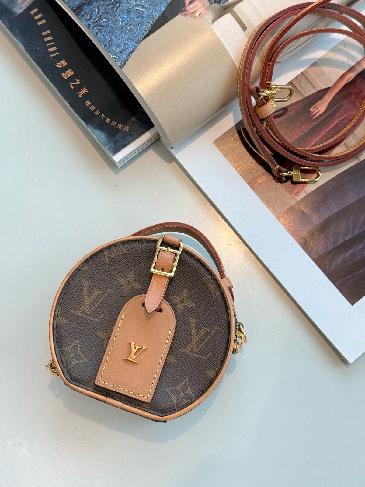 Louis Vuitton Pre-Owned Authentic Round Crossbody Bag Free Tracked Shipping
