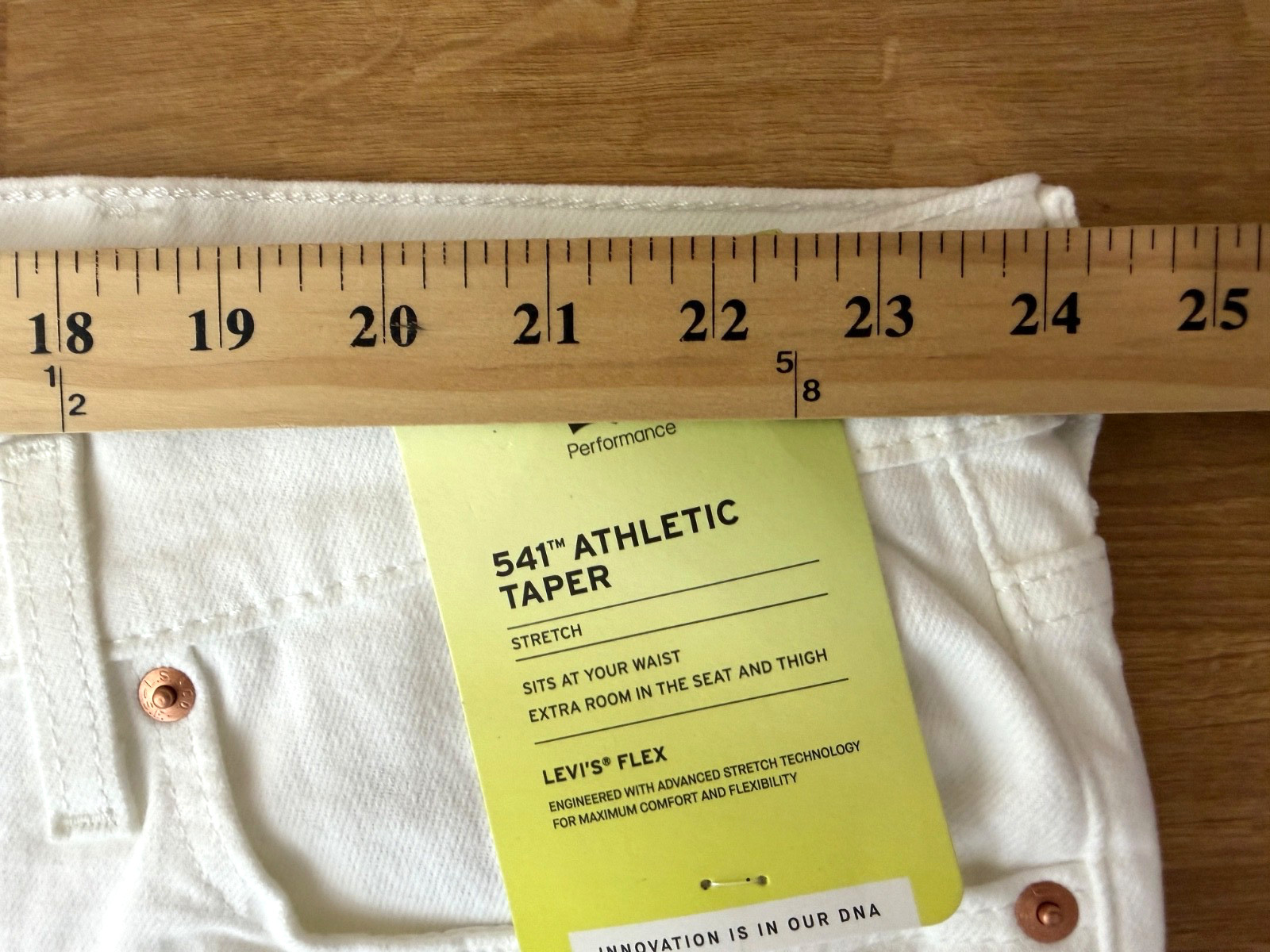 Levis Jeans Mens 48×30 White 541 Athletic Taper Stretch Denim Inseam 28 NWT
