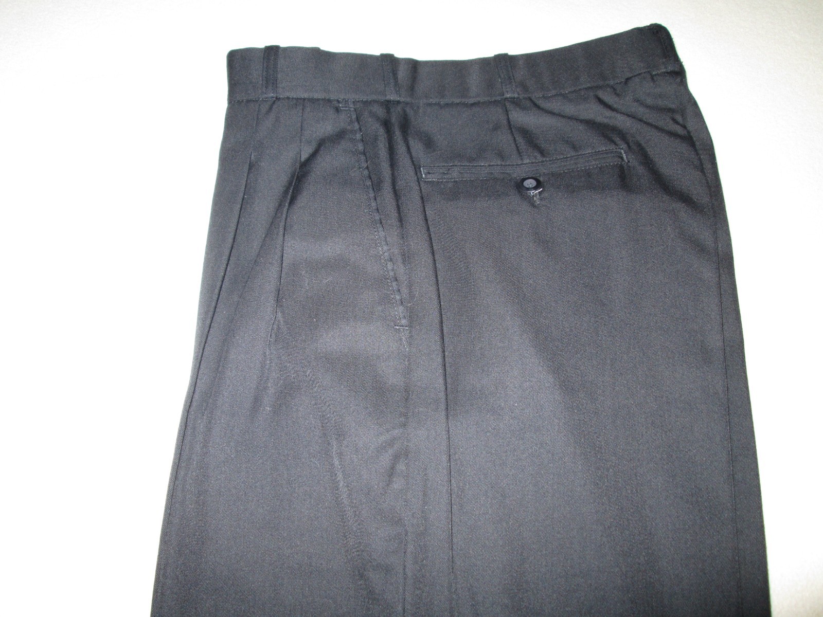 MARIO BELLUCCI MEN’S PLEATED DRESS PANTS – 30/36 – PRE-OWNED