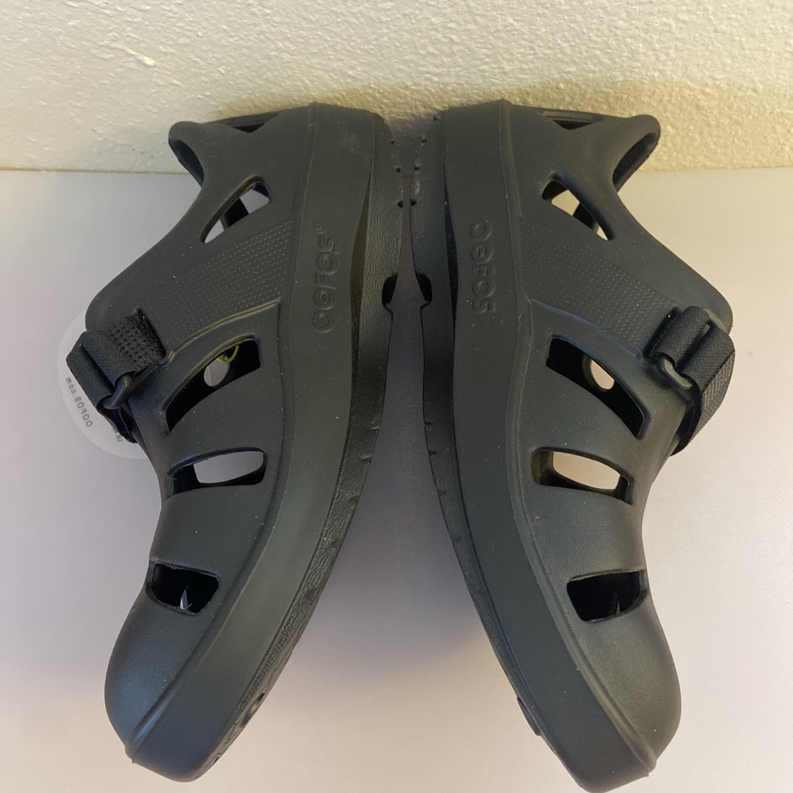 New Oofos Oocandoo Unisex Recovery Rubber Sandals Black Men 4/ Women 6 Snickers