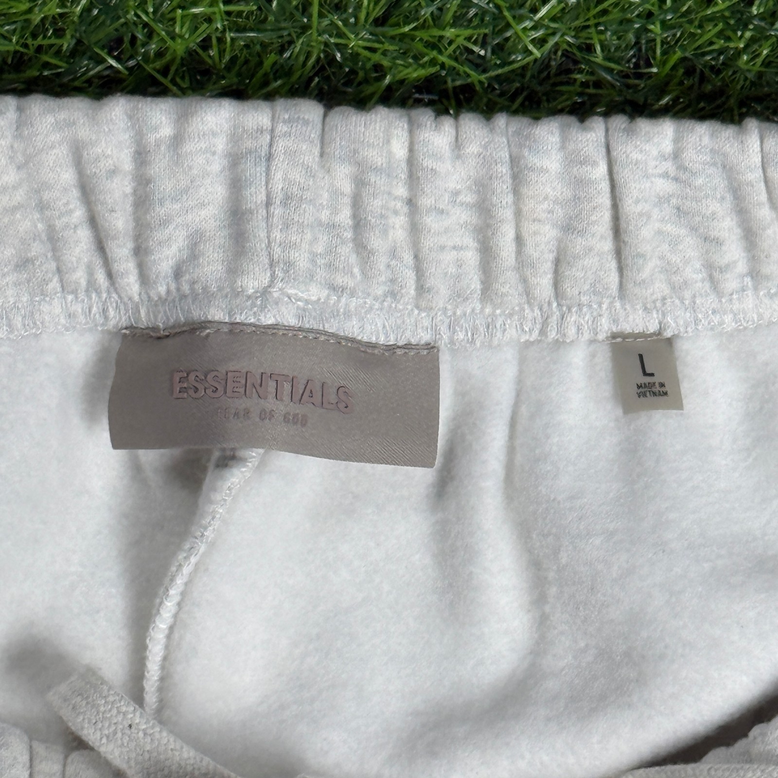 Fear of God Essentials Shorts SS22 Light Oatmeal – 100% Authentic (XS-XL)