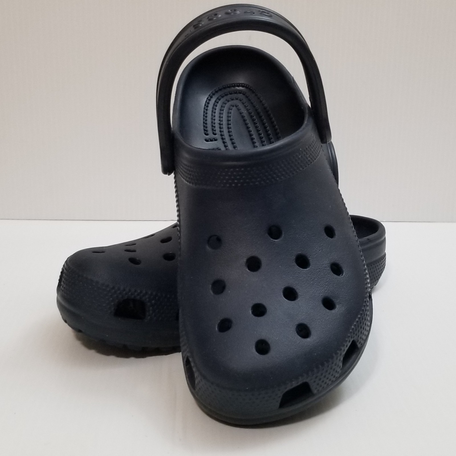 Crocs Unisex Navy Blue Classic Clogs Sandals Sz Men 4 Women 6 Slip On Water Shoe