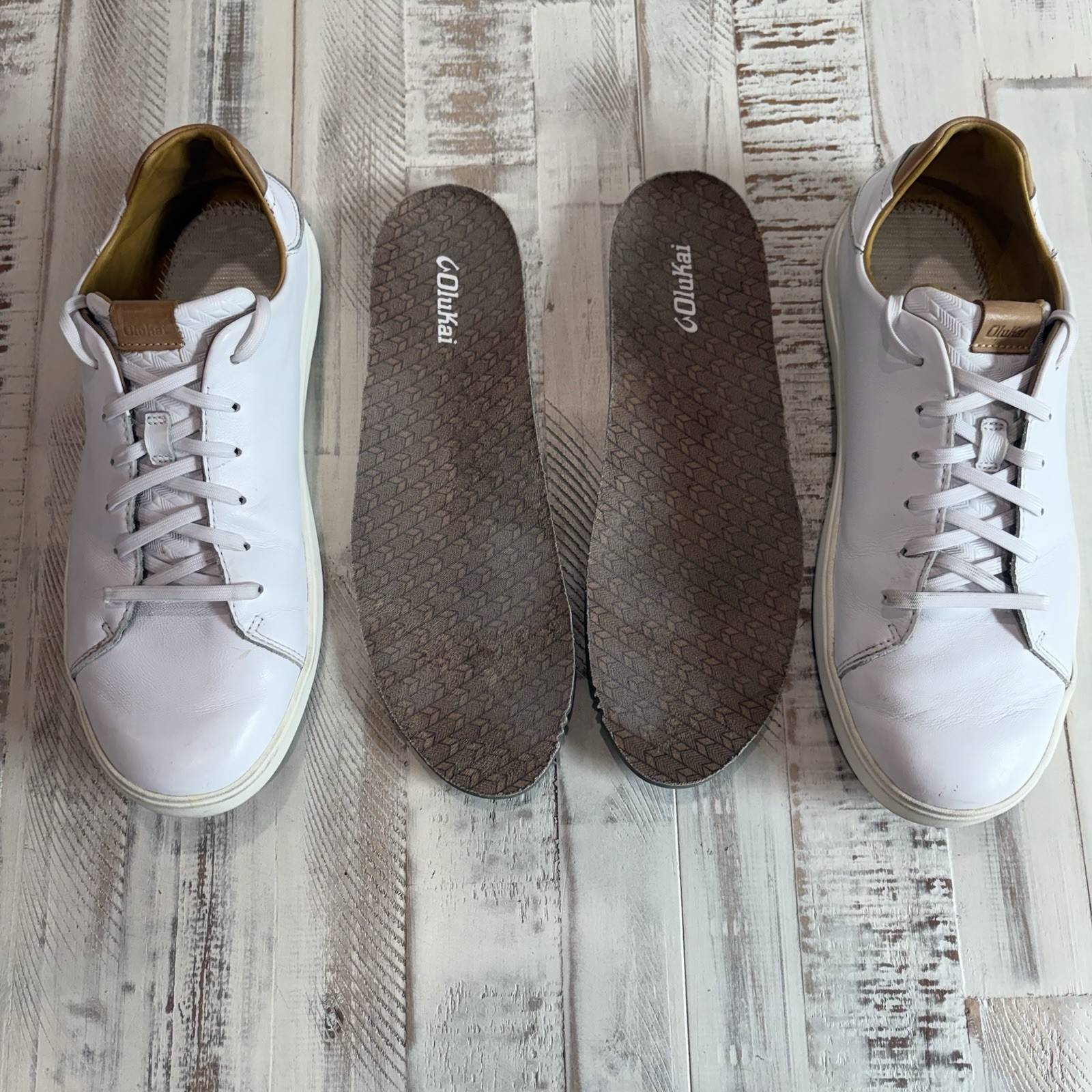 OluKai Lae’ahi Li ‘Ili Shoes Mens Size 11 White Leather Casual Comfort Sneakers