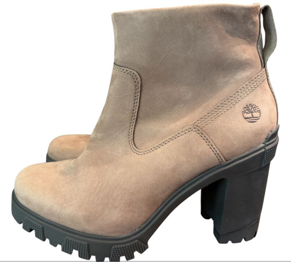Timberland- Women’s mid zip boot with Defender Repellent Systems