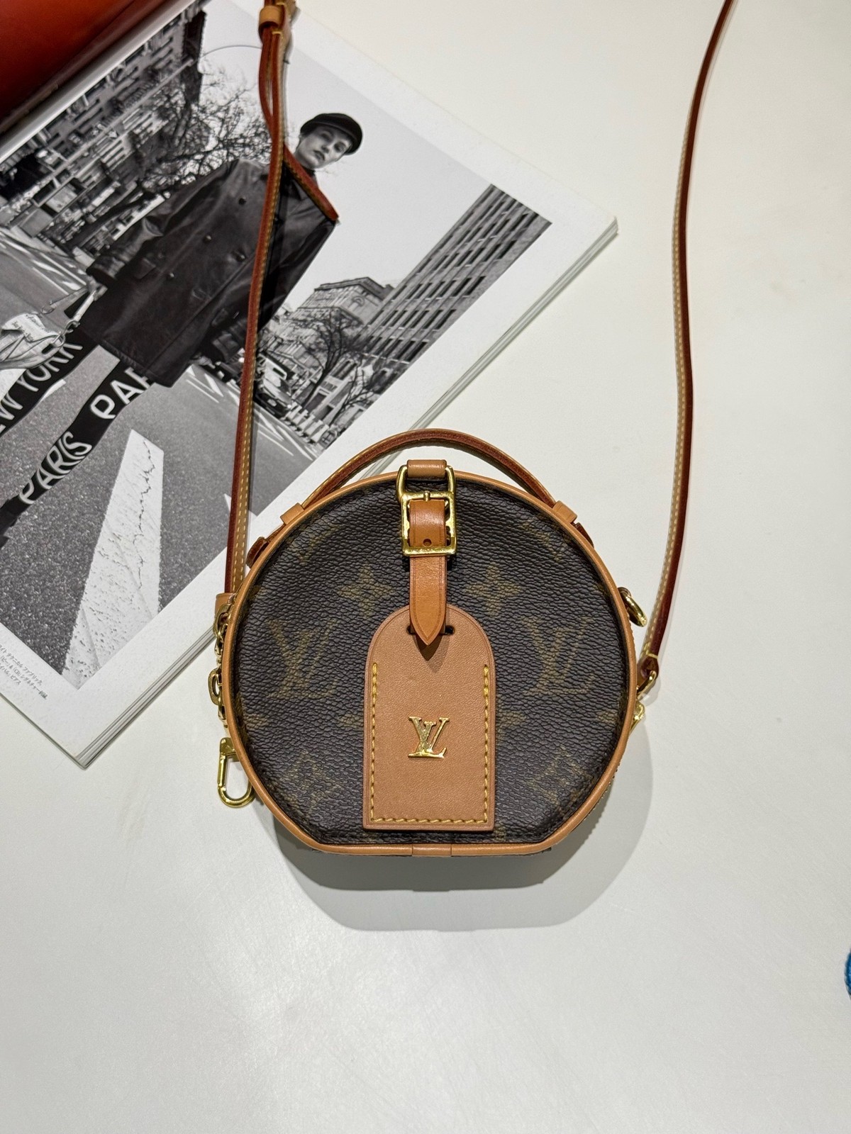 Louis Vuitton Pre-Owned Authentic Round Crossbody Bag Free Tracked Shipping