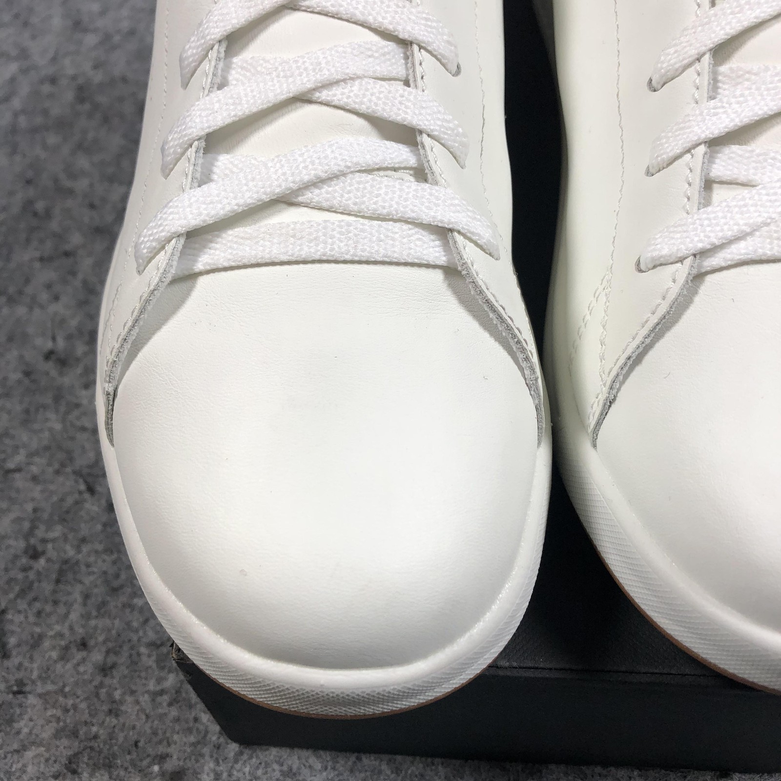 KURU Shoes Mens Size 7.5 White Leather Low Top Lace Up Casual Comfort Sneakers
