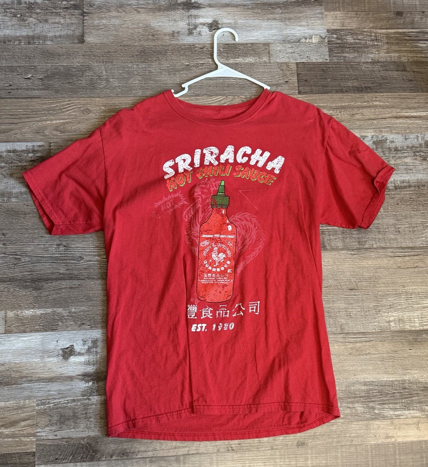 Huy Fong Foods Sriracha Rooster Graphic Logo Red Crewneck T-Shirt Men’s L
