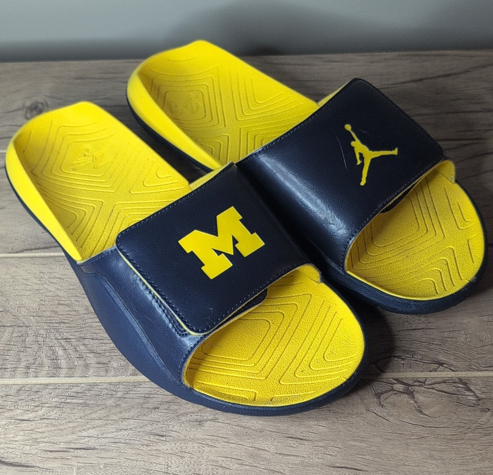 Jordan CT7039-407 Michigan Slide Sandals Blue/Yellow Logo Men’s US 10