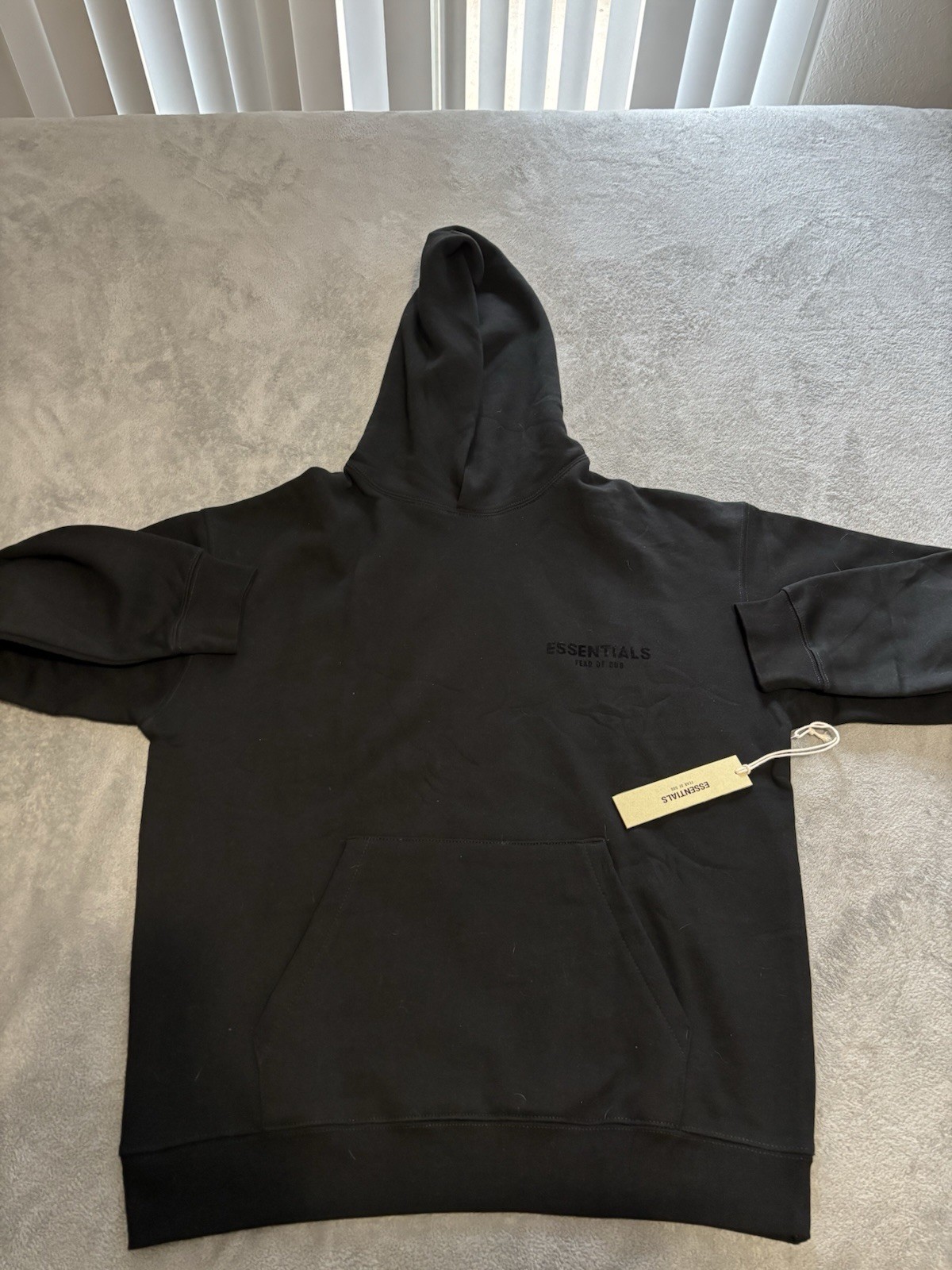 Essentials Fear of God Men’s M Black Pullover Hoodie Fleece Cotton Logo Pockets