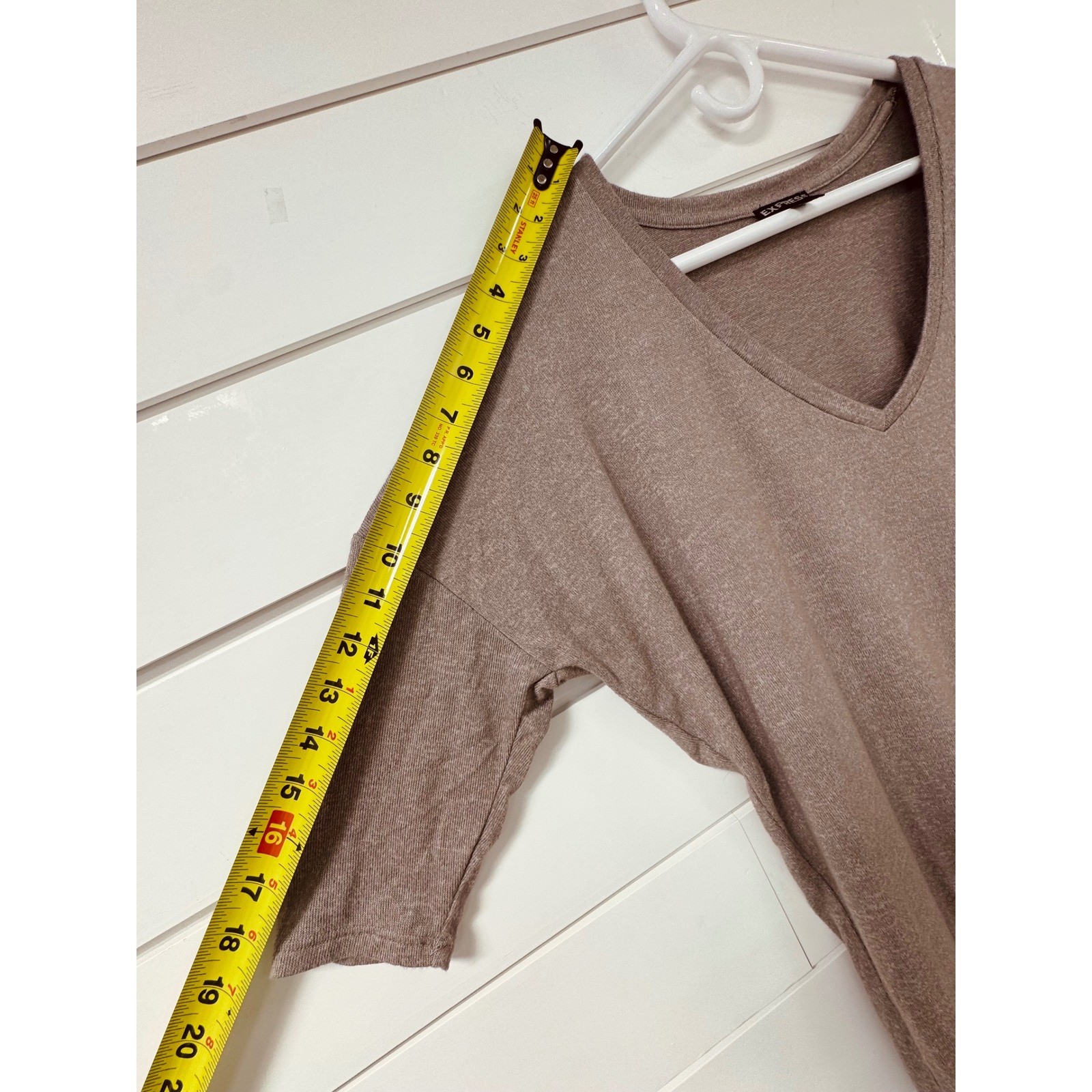 Express Womens Taupe Marl V-Neck Dolman Sleeve High-Low Hem Knit Top Size M