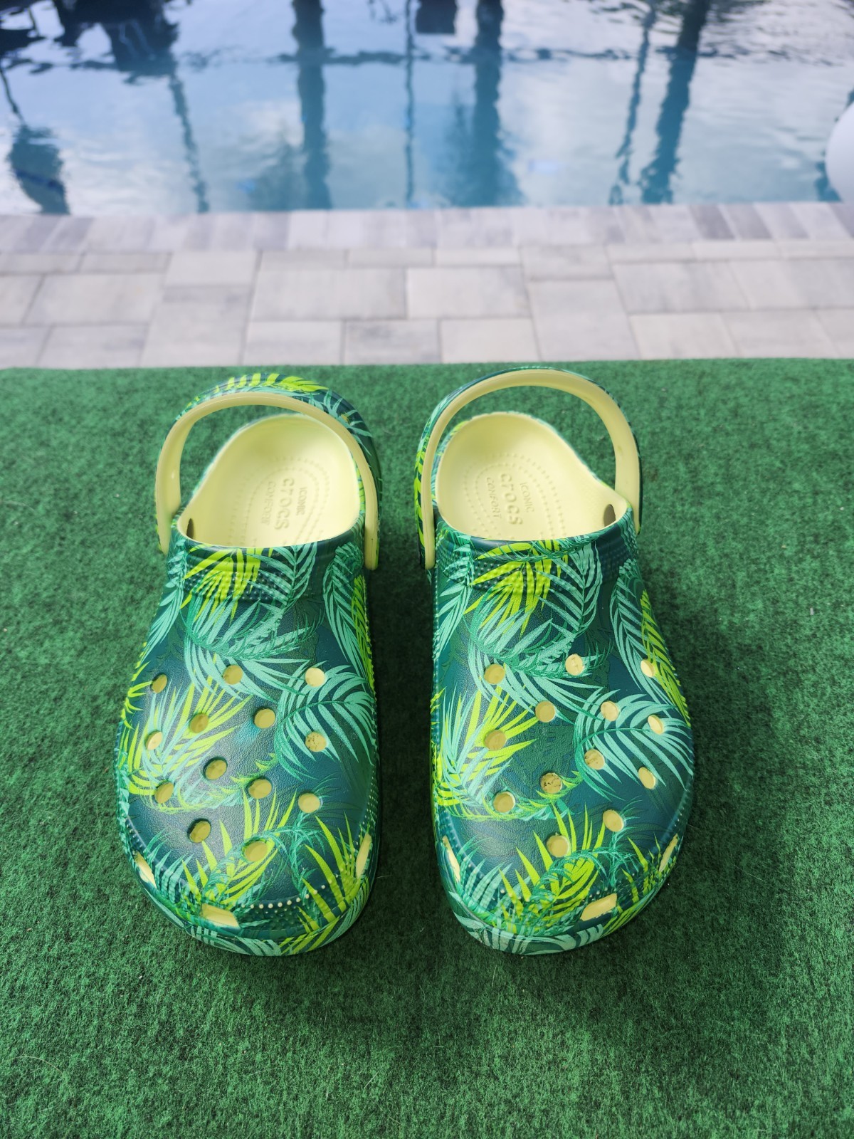 Crocs Classic Tropical Palm Print Clogs Green Unisex W8 M6 Comfort Shoes