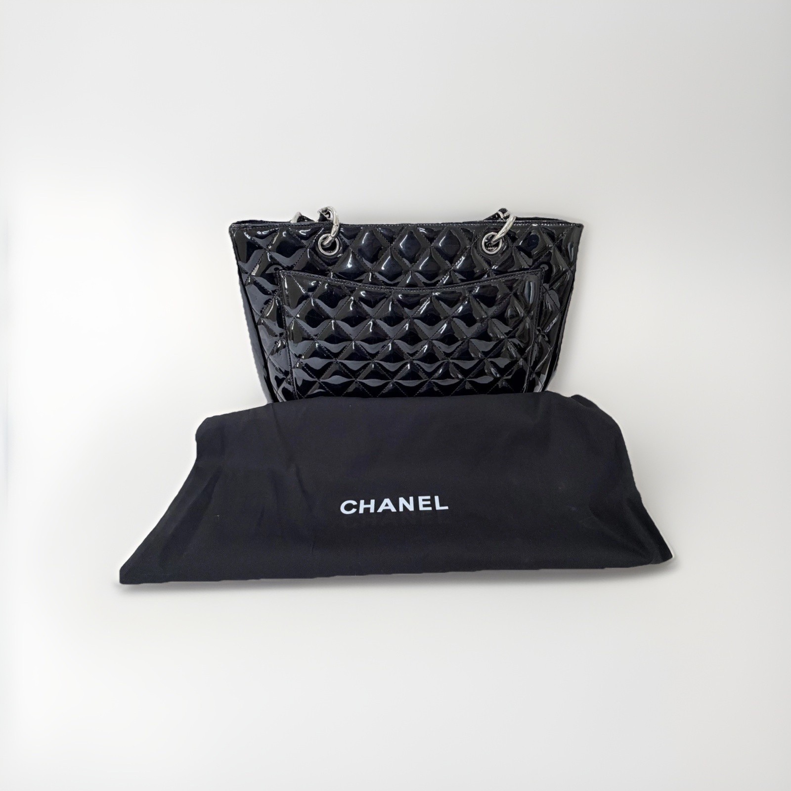 💎✨CHANEL Entrupy Authenticated 💎✨ Black Patent Leather Quilted CC Tote Bag