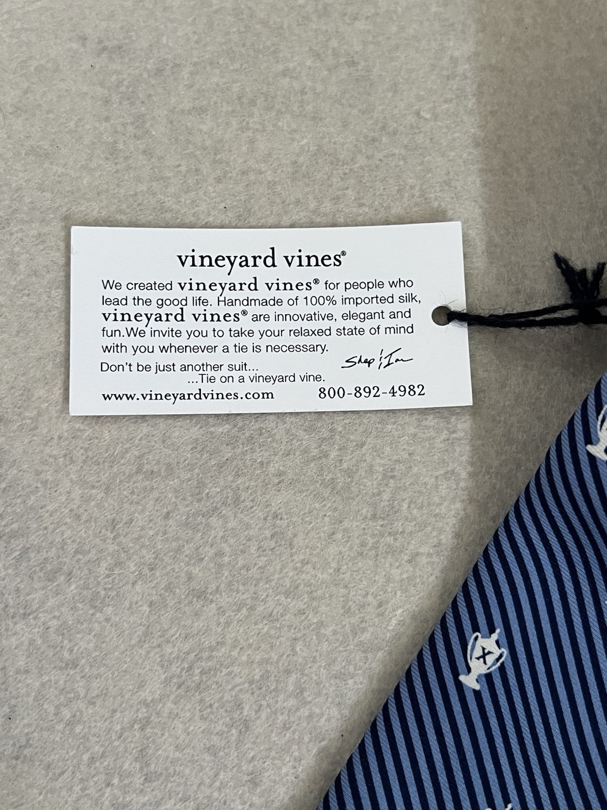 Vineyard Vines Blue/White Striped Golf Trophy Logo Silk Woven Men’s Tie 3.35”
