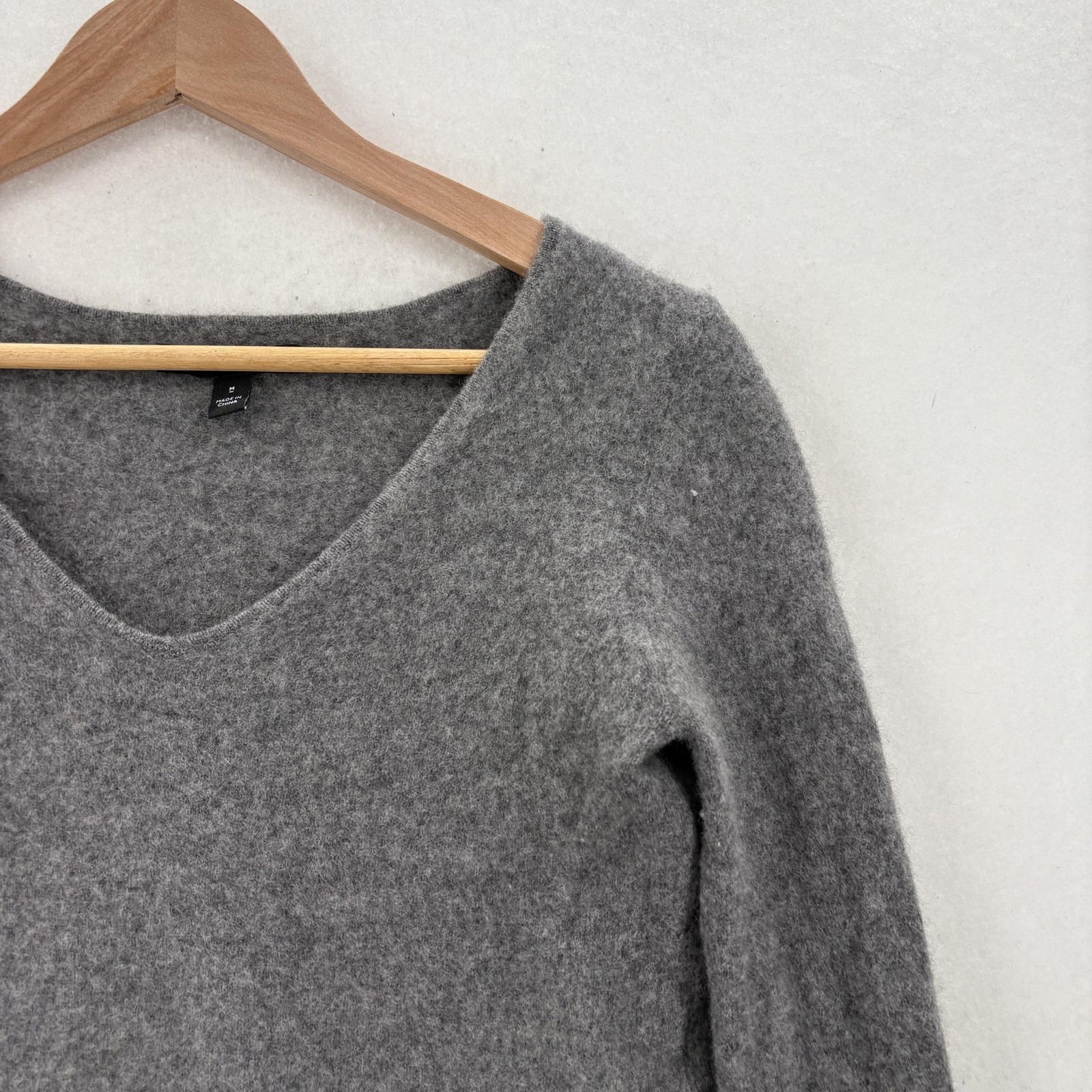 41 Hawthorn Sweater Womens Medium Gray 100% Cashmere V Neck Knit Pullover Cozy