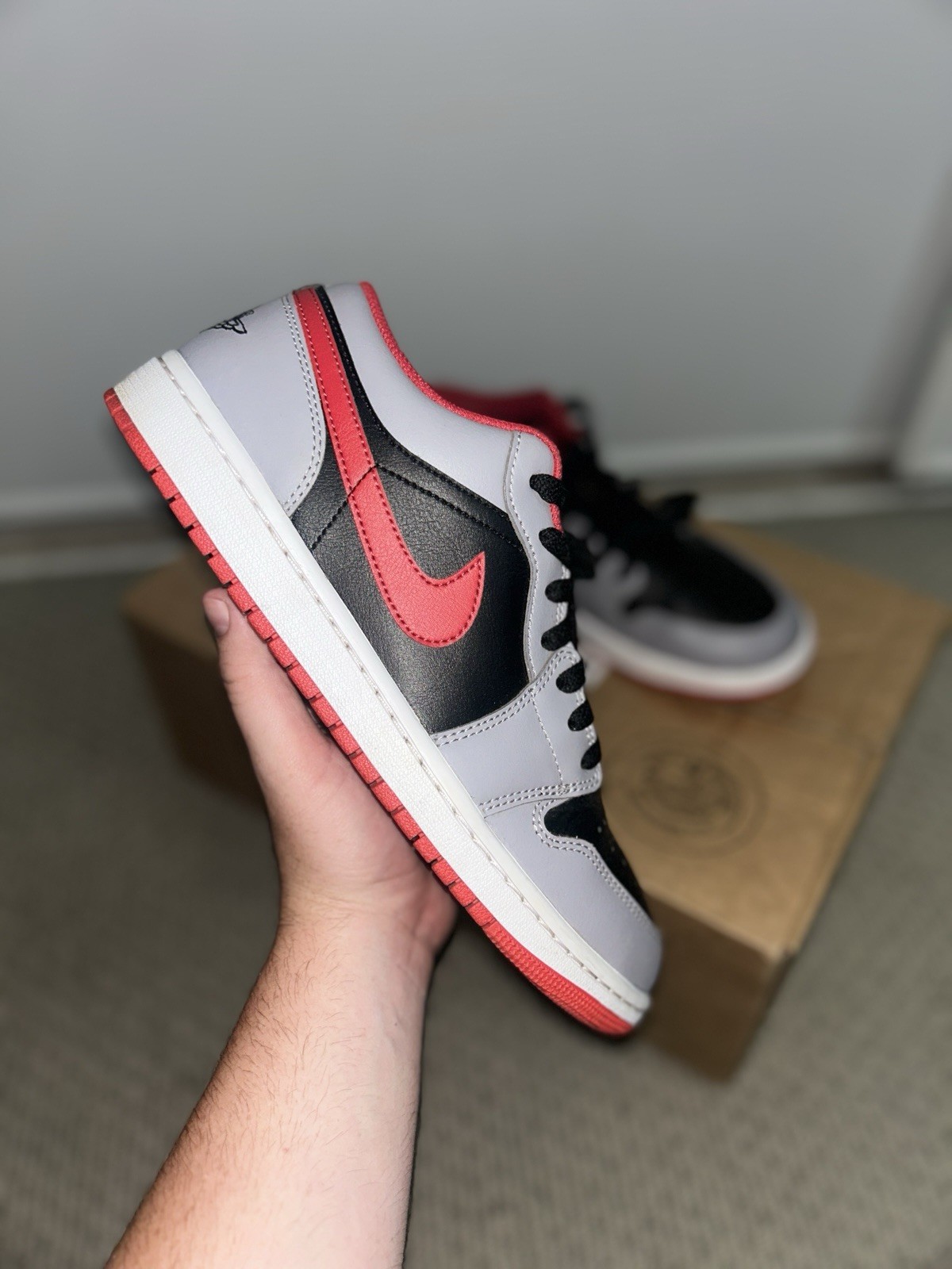 Nike Men’s Low Top Athletic Sneakers Black/Gray/Red/White Colorblock Lace-Up
