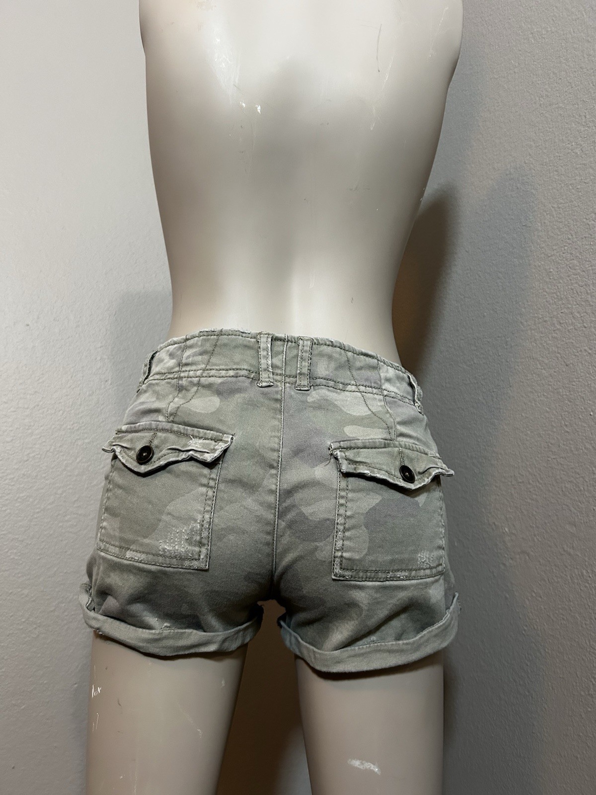 Abercrombie & Fitch Women’s Gray Camo Cargo Shorts 00 (24in) Cotton Mid Rise
