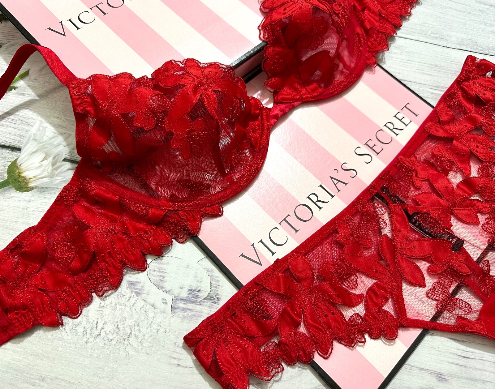 Victoria’s Secret LUXE Unlined Appliqué Embroidered Demi Thong Bra Set Red