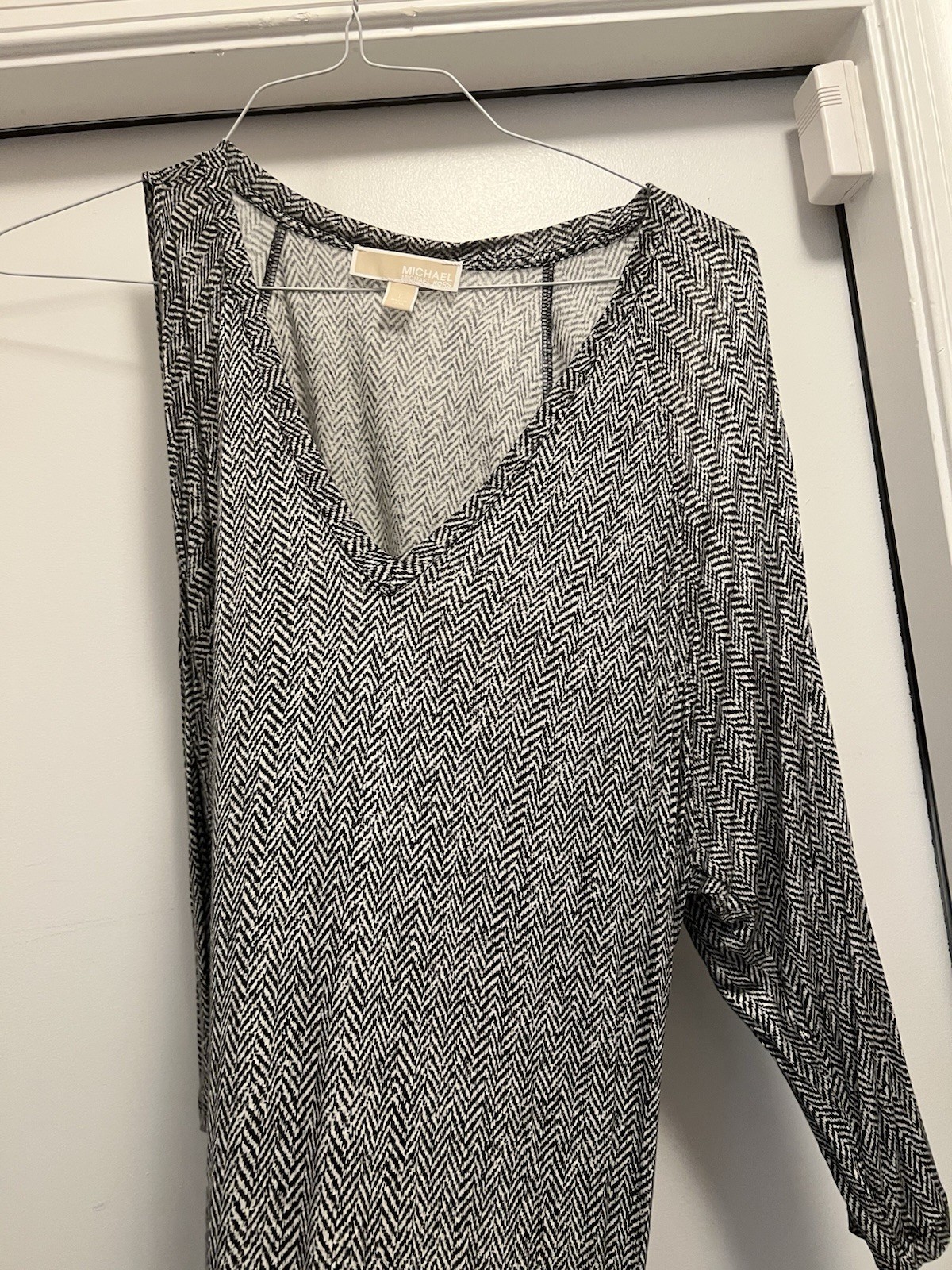 MICHAEL Michael Kors Women’s L Black/White Herringbone V-Neck 3/4 Blouse