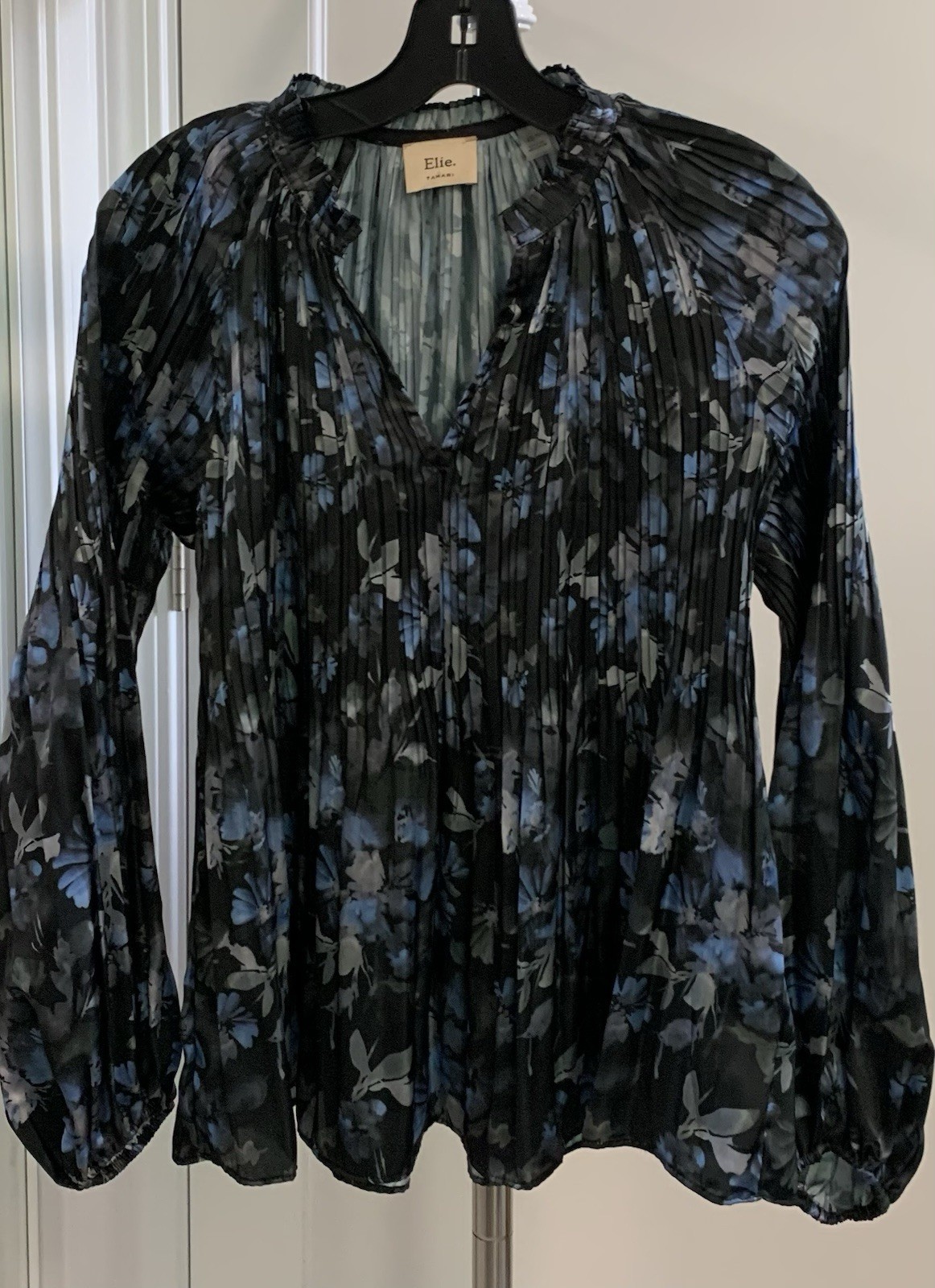 Ellie Tahari Top Stretchy XS -Dress Up Or Down (can Fit Up To Medium)