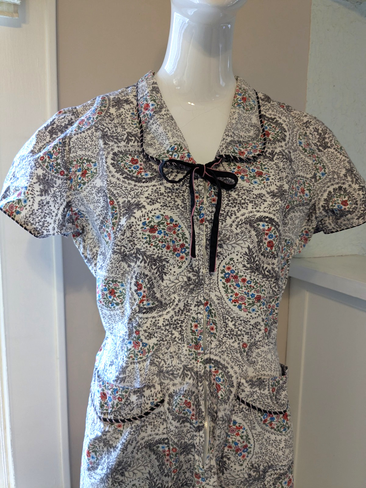 Styled by Loralyn 40’s or 50’s Vintage Cotton Dress, floral pattern