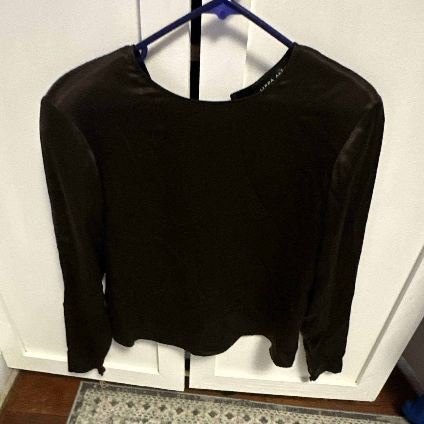 Linda Allard Ellen Tracy Women’s 8 Black Solid Satin Silk Crew Neck Blouse LS