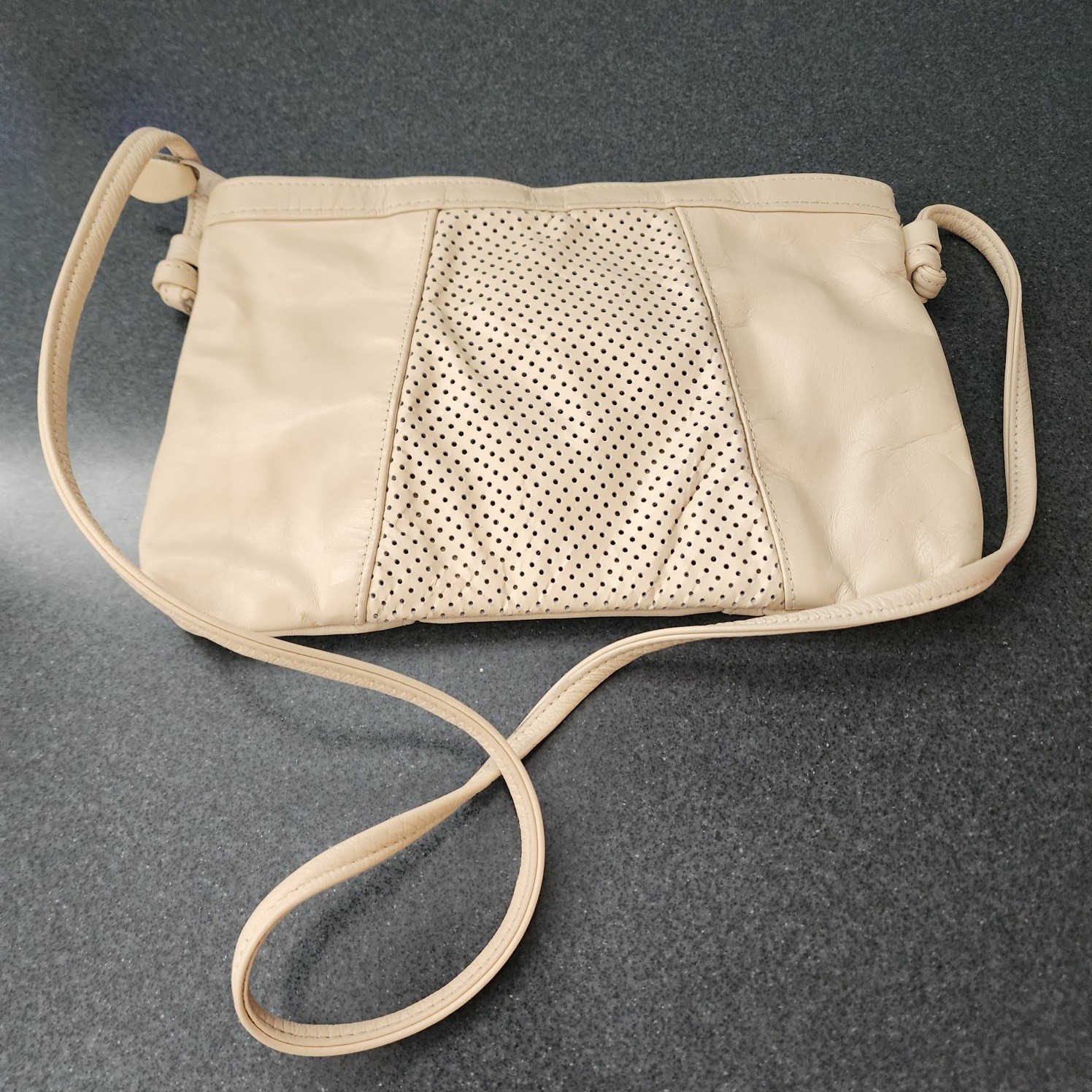 VTG Snake Skin Crossbody Bag Beige 1 Zipper Pocket 10″ wide 4.8 ounces