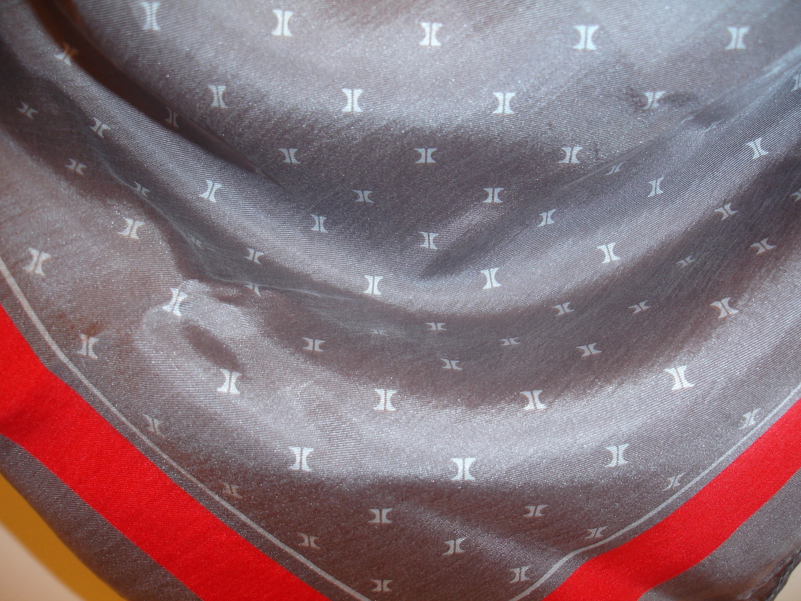 VINTAGE 80’S HILTON HOTELS LOGO SILK SCARF 26″X26″