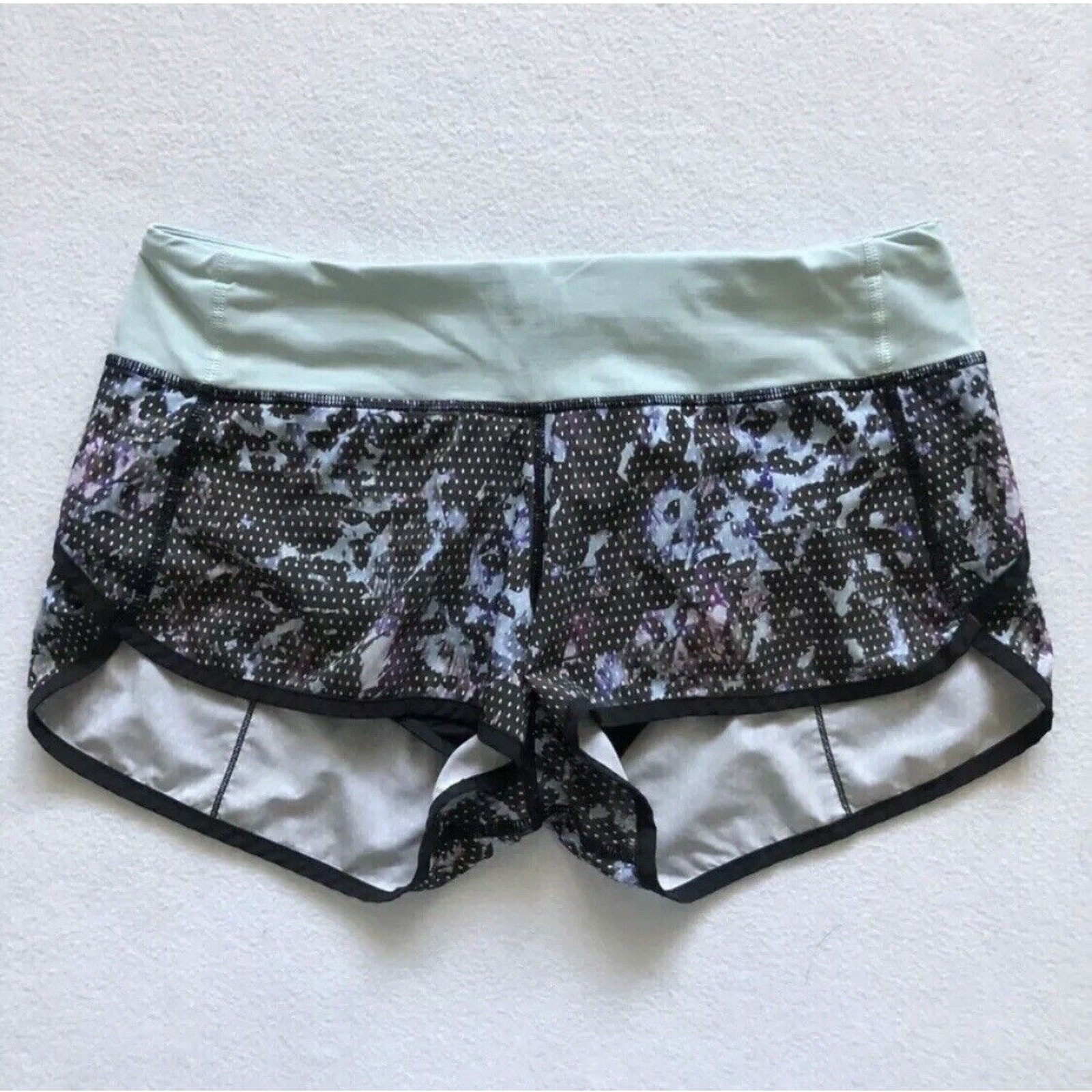 Lululemon Women Floral Sport Tranquil Blue Multi 2.5” 4-way Run Speed Shorts 6