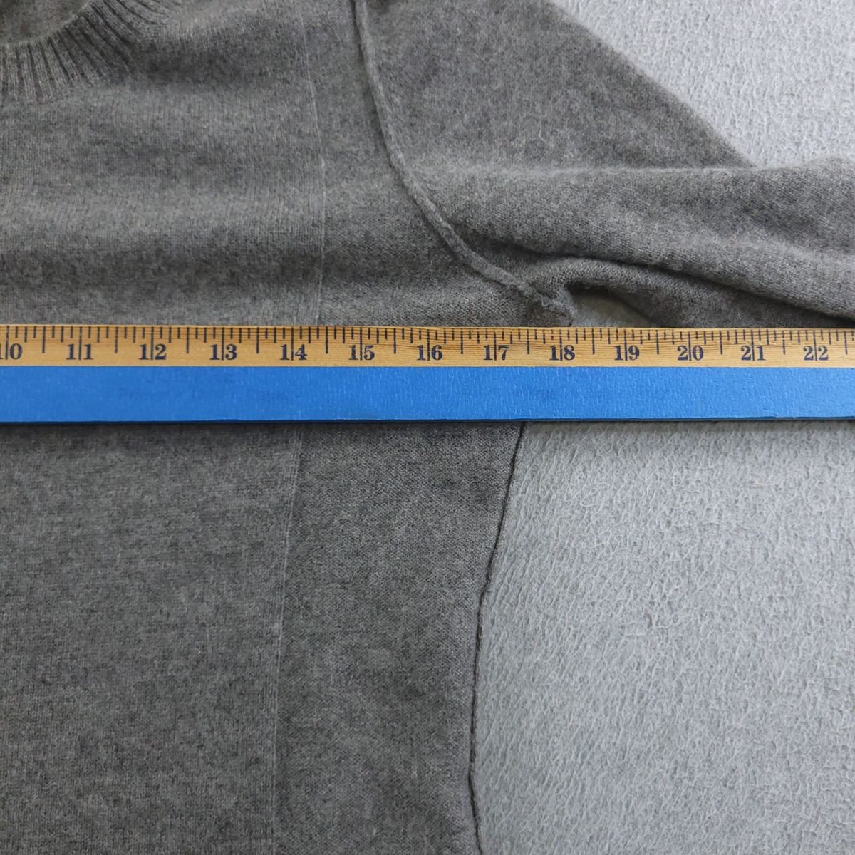 Tahari Sweater Womens M Gray 100 2 Ply Cashmere Zip Shoulder Ribbed Hem FLAW