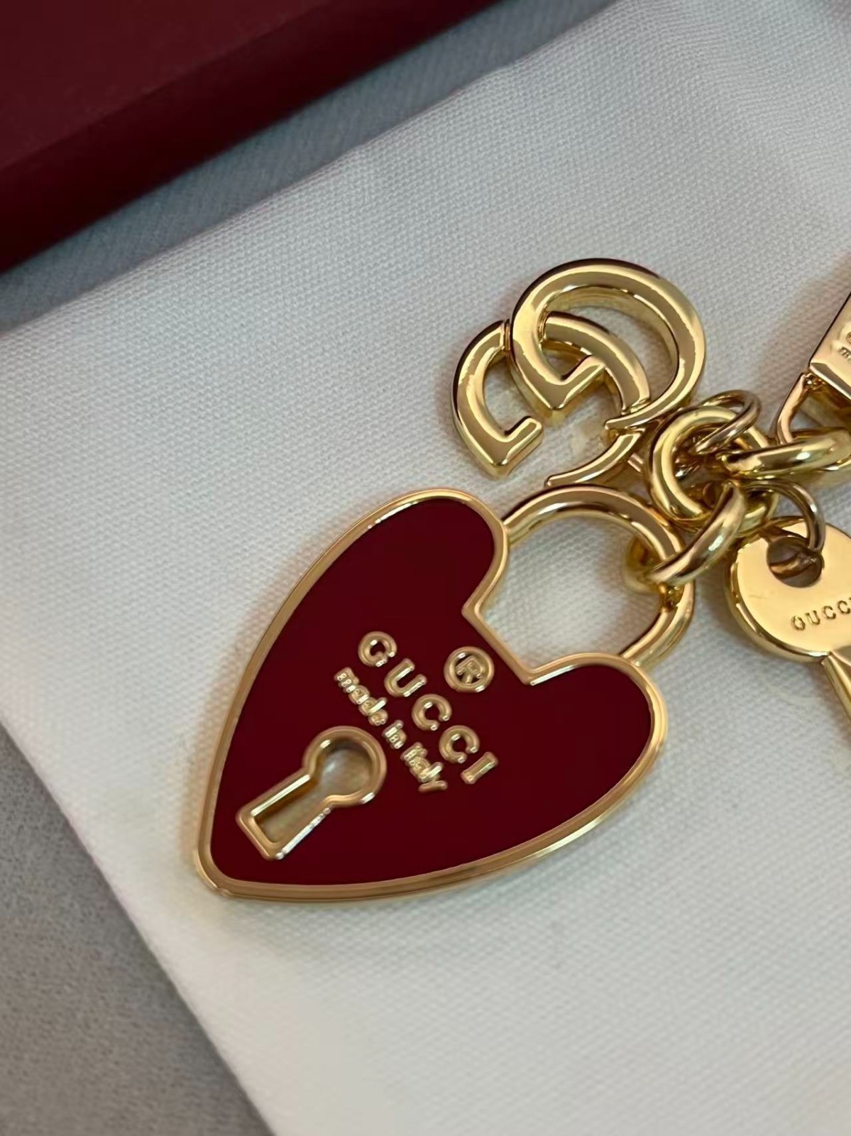 GUCCI Charm Heart Lock & Key Keychain Gift Key Chain with Brand Manual New Box