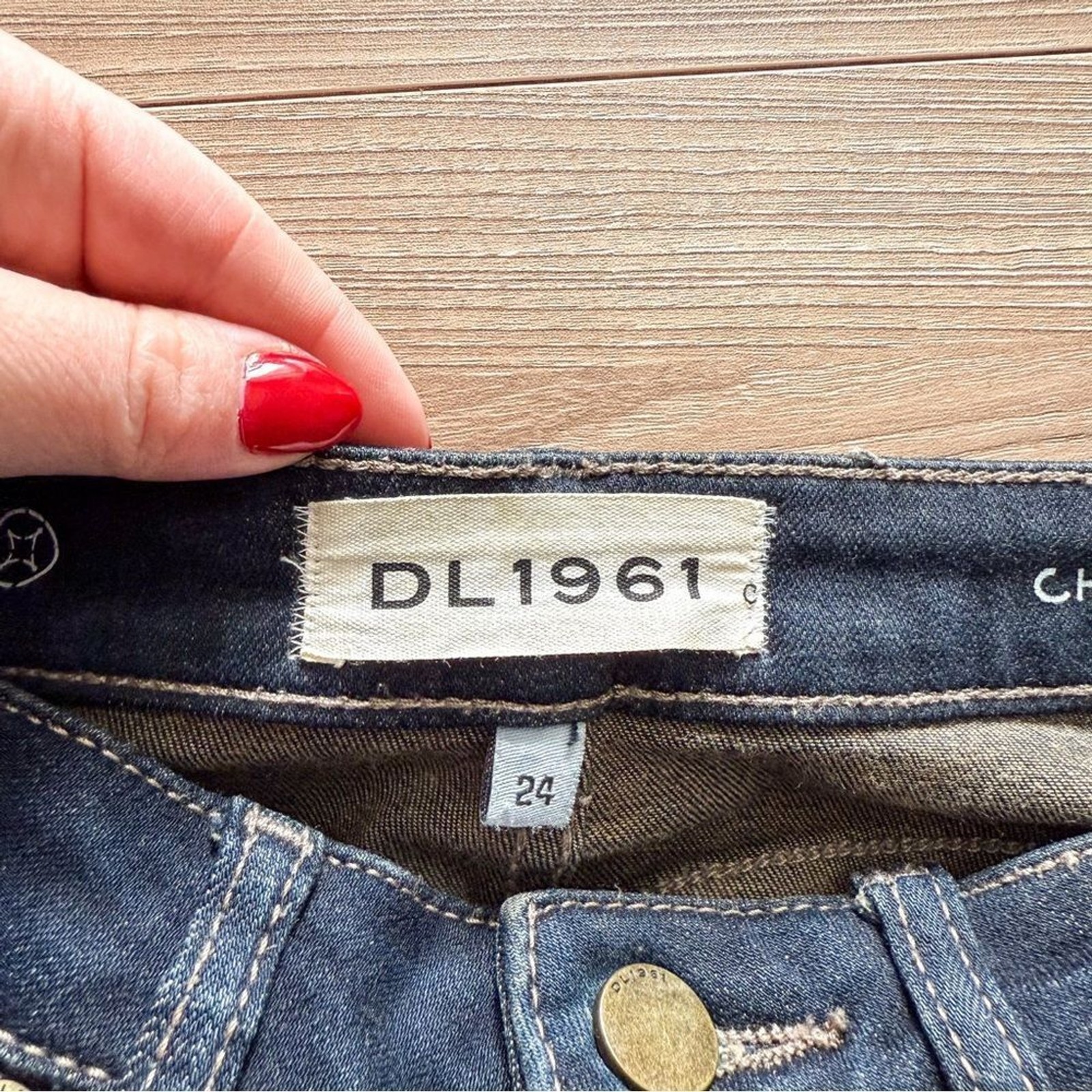 DL1961 Chrissy Skinny Dark Wash Premium Stretch Denim Size 24