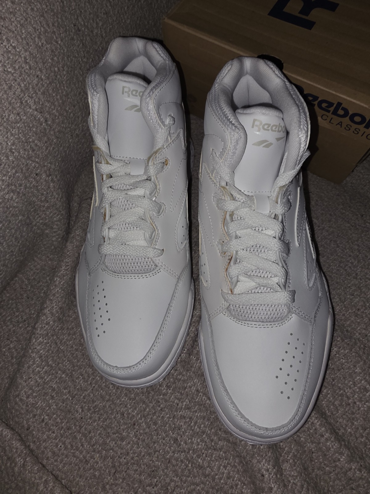 READ DESCRIPTION!Reebok BB4600 Classic White Leather Mid Top Sneaker Wide size 7