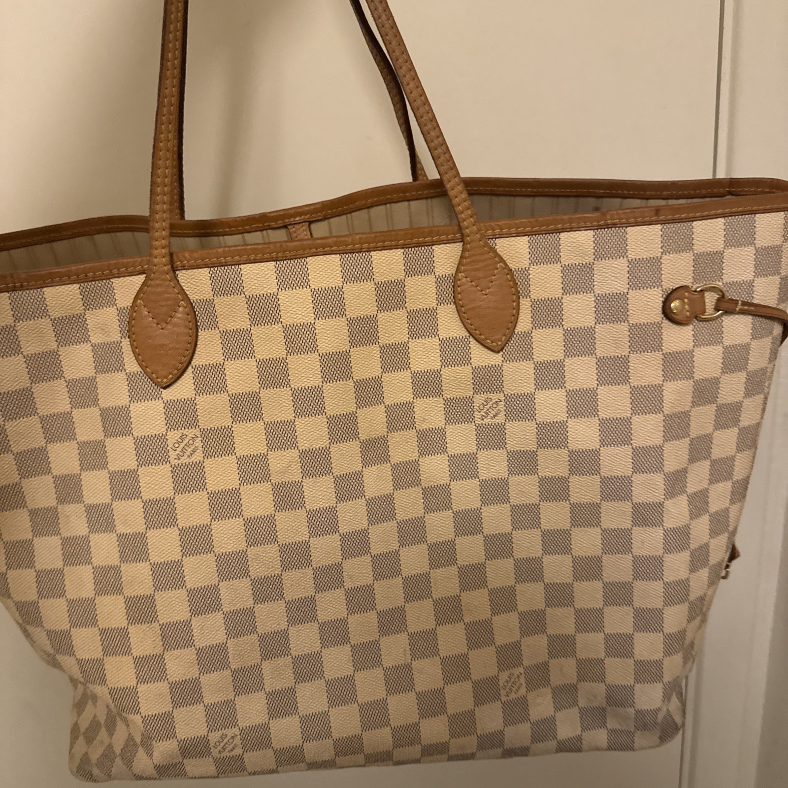 Louis Vuitton Damier Beige Tote Bag Logo Accents Inner Pockets Gold Hardware