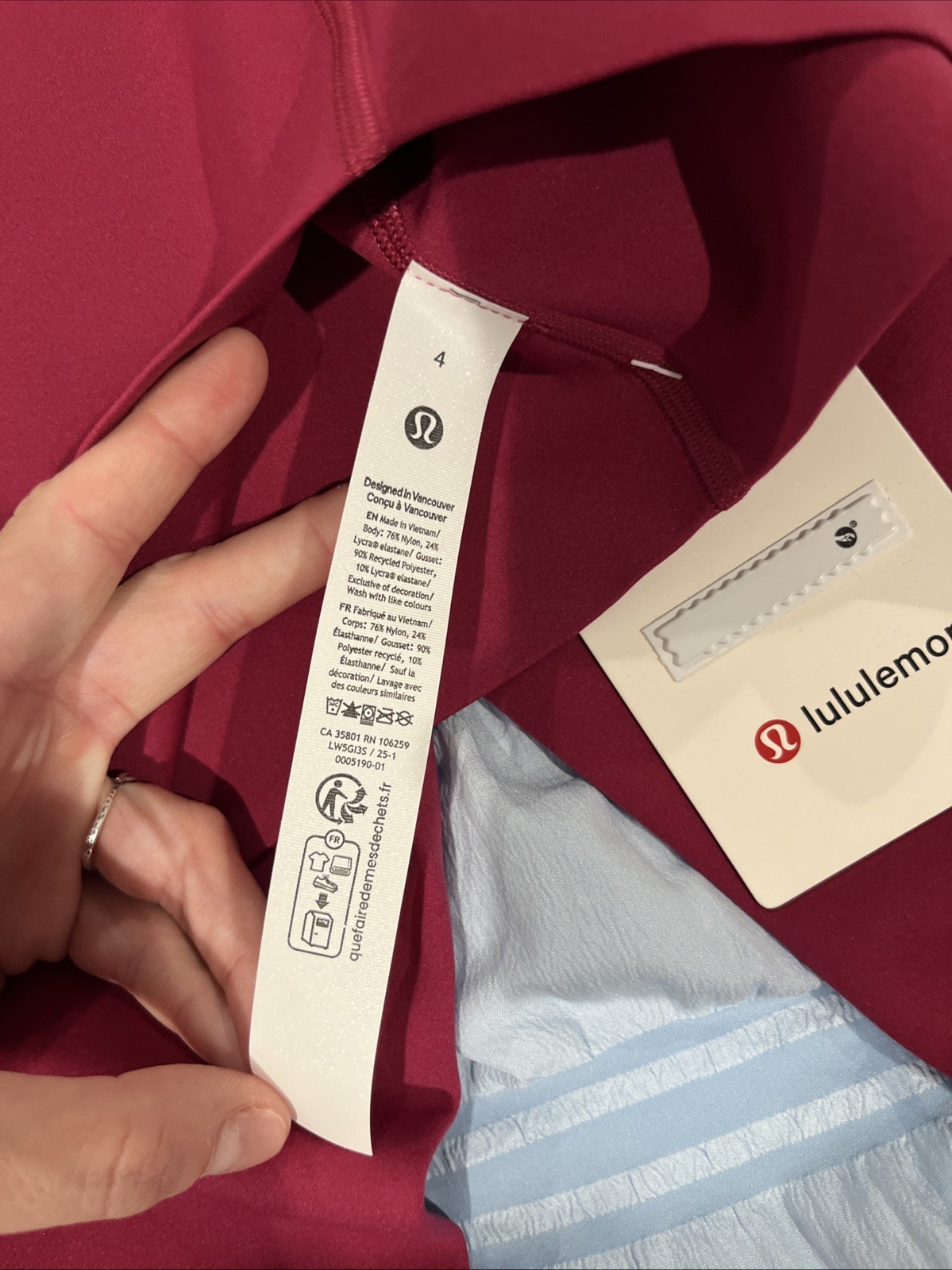 Women’s LULULEMON Magenta Smoke Color Size 4 28in Inseam NWT