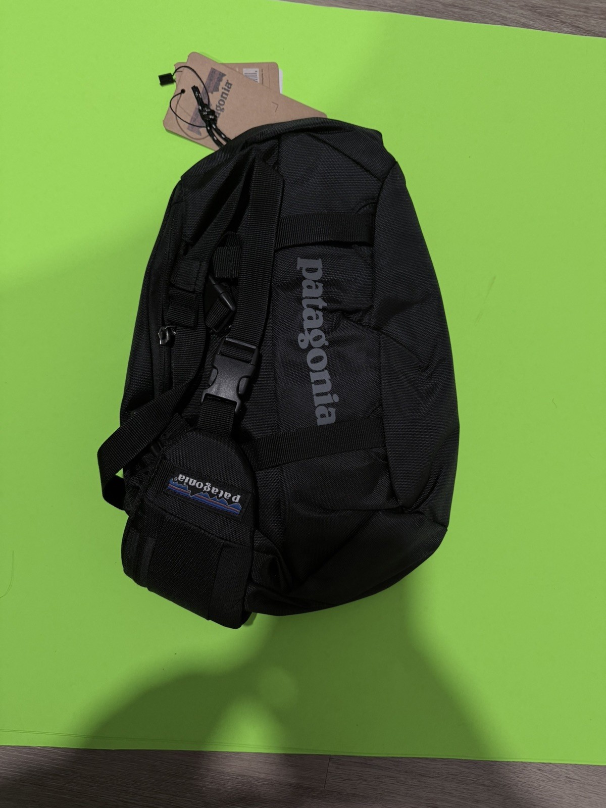 Patagonia NWOT Atom Sling 8L Crossbody/Backpack. Black Hiking Pouch