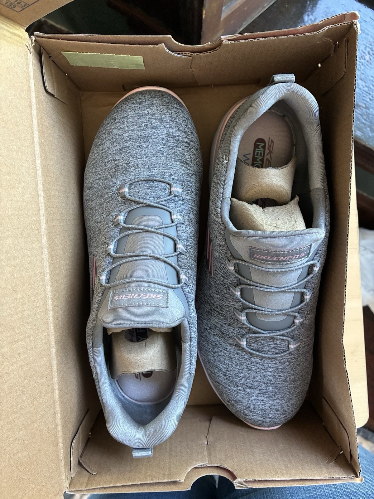 Skechers Summits, slip in sneakers, size 8 wide