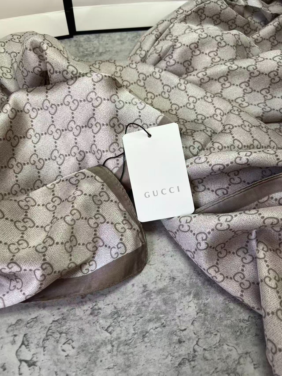 GUCCI SCARF SHAWL AUTHENTIC 100% SILK BEIGE BROWN CLASSIC LOGO LIGHT WEIGHT