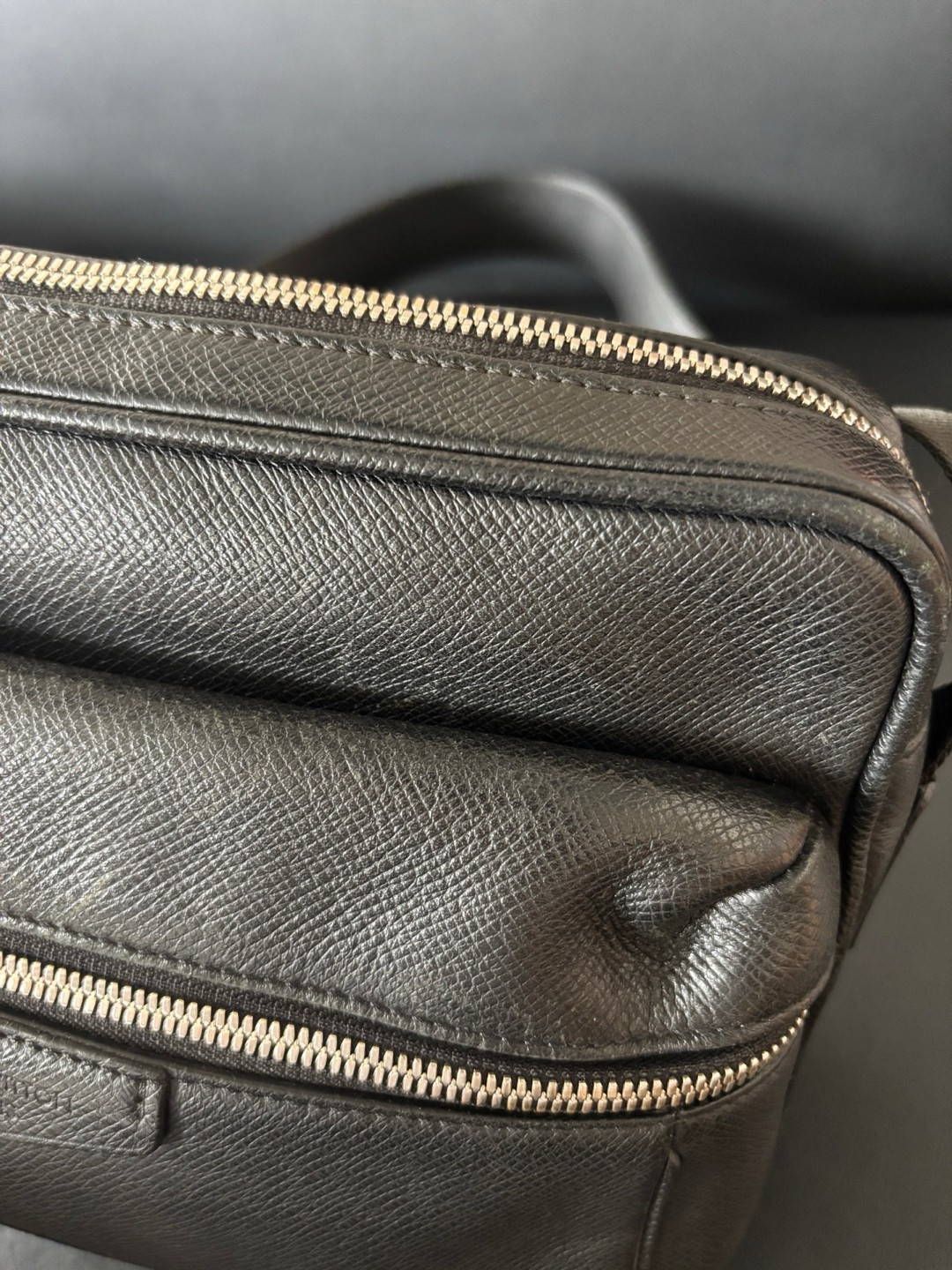 Louis Vuitton Pre-Owned Authentic Messenger Bag Black Free Tracked Shipping