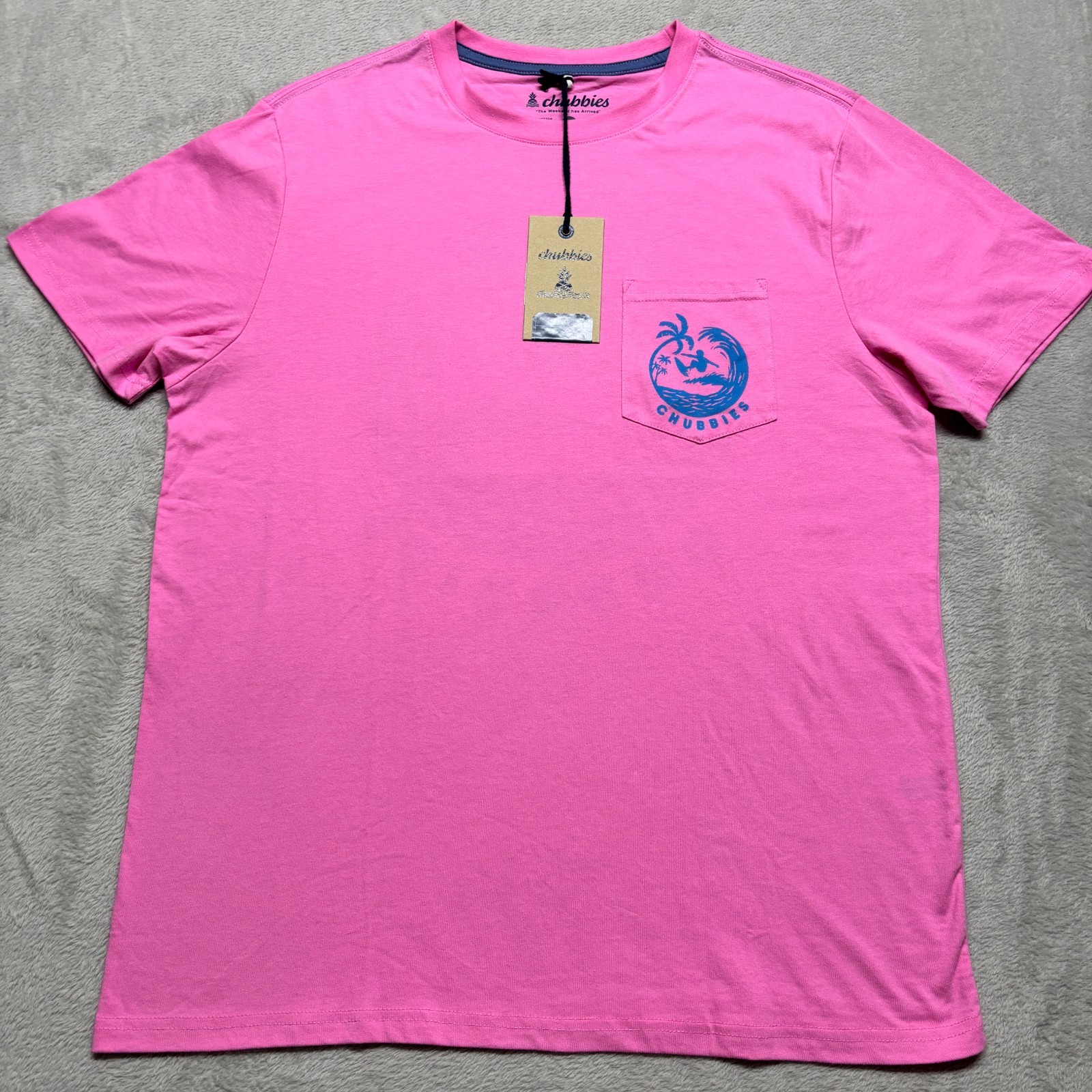 NEW NWT Mens XL Chubbies Graphic T Shirt The Surfer Pink W/ Front Pocket