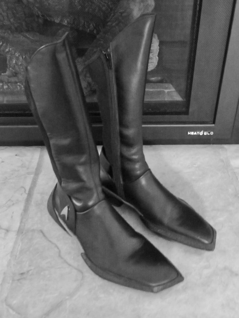 JOHN FLUEVOG Manifold Starfleet Fluevog x Star Trek: Strange New Worlds W 8 M 6