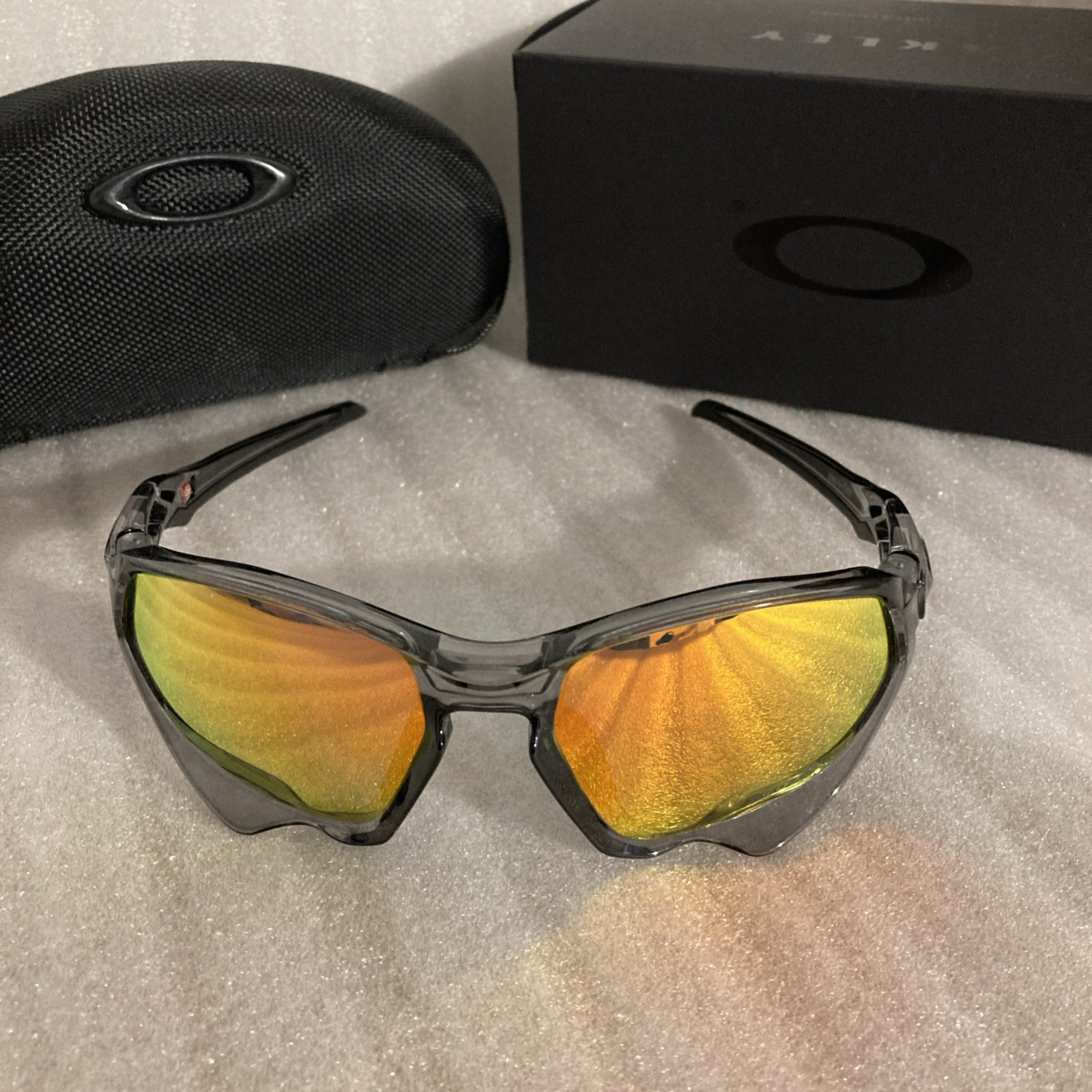 oakley plazma sunglasses prizm lenses Gray frame Polarized 9019 New With Case