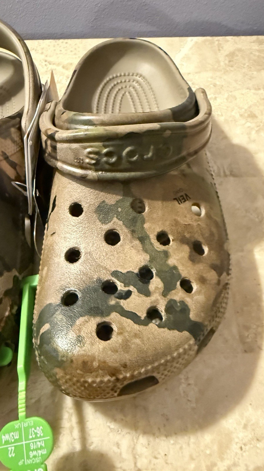 Authentic Crocs Veil Comfort Classic Clogs Size: Men 4 / Women 6 Camo Green New