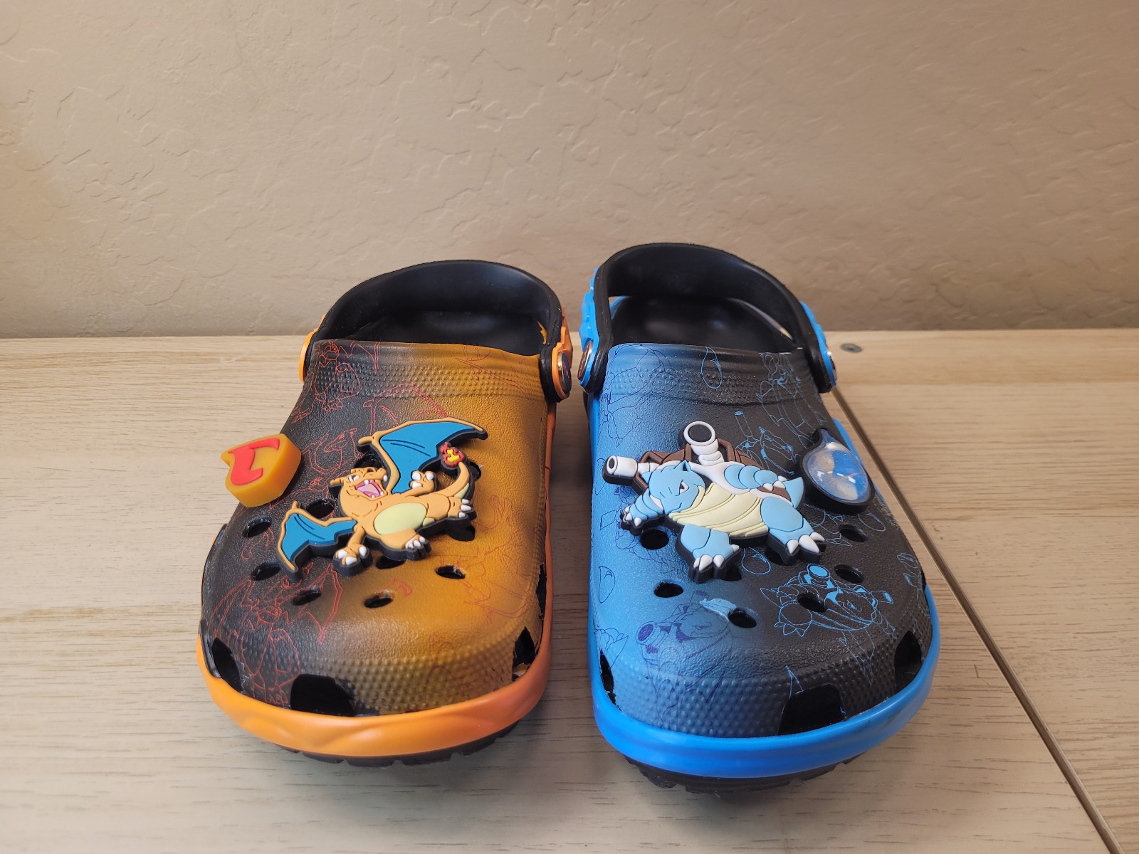 Crocs Pokemon Charizard/Blastoise Classic Clog W8/M6 Multi NICE