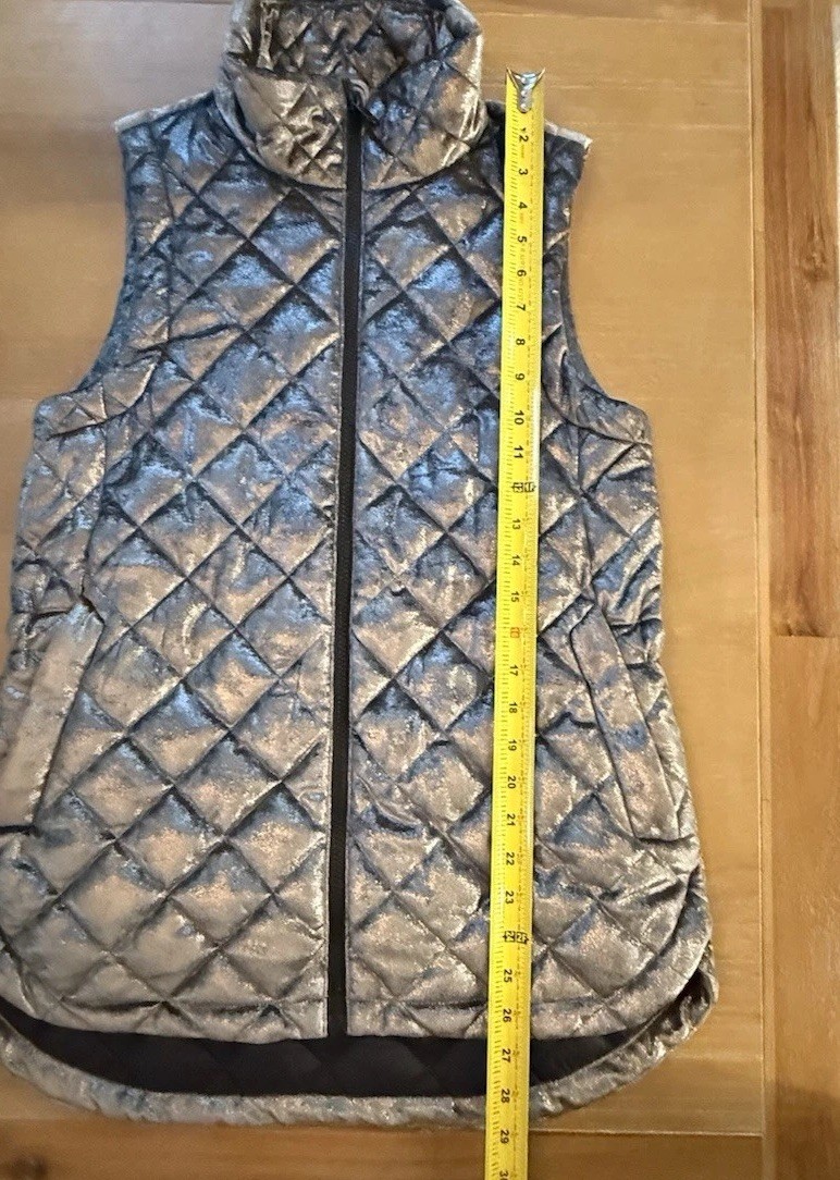 Athleta Whisper Featherless Vest Size XS Quilted Silver Metallic Velvet Puffer