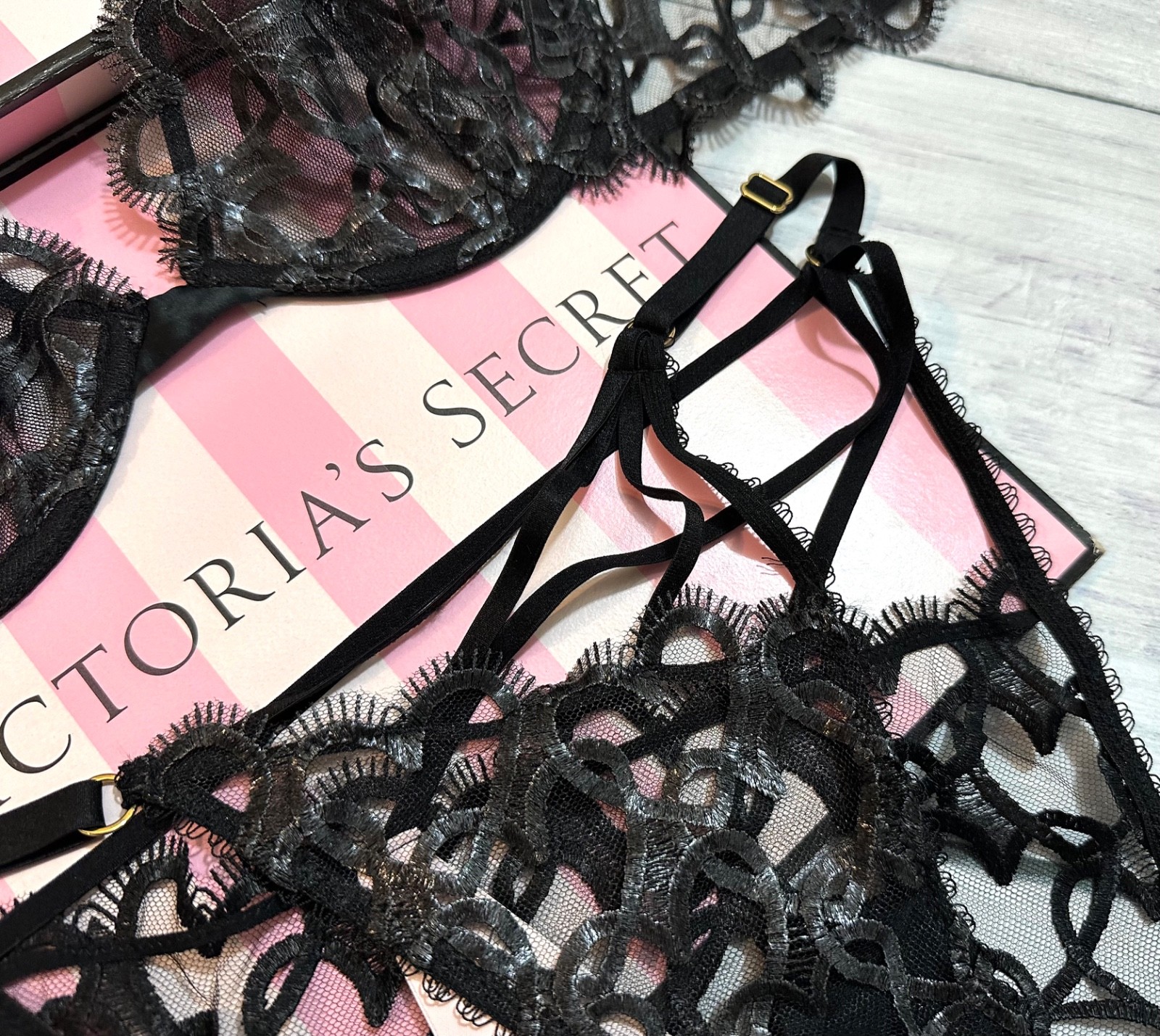 Victoria’s Secret Shimmer Heart Embroidery Unlined Balconette Bra Set Black