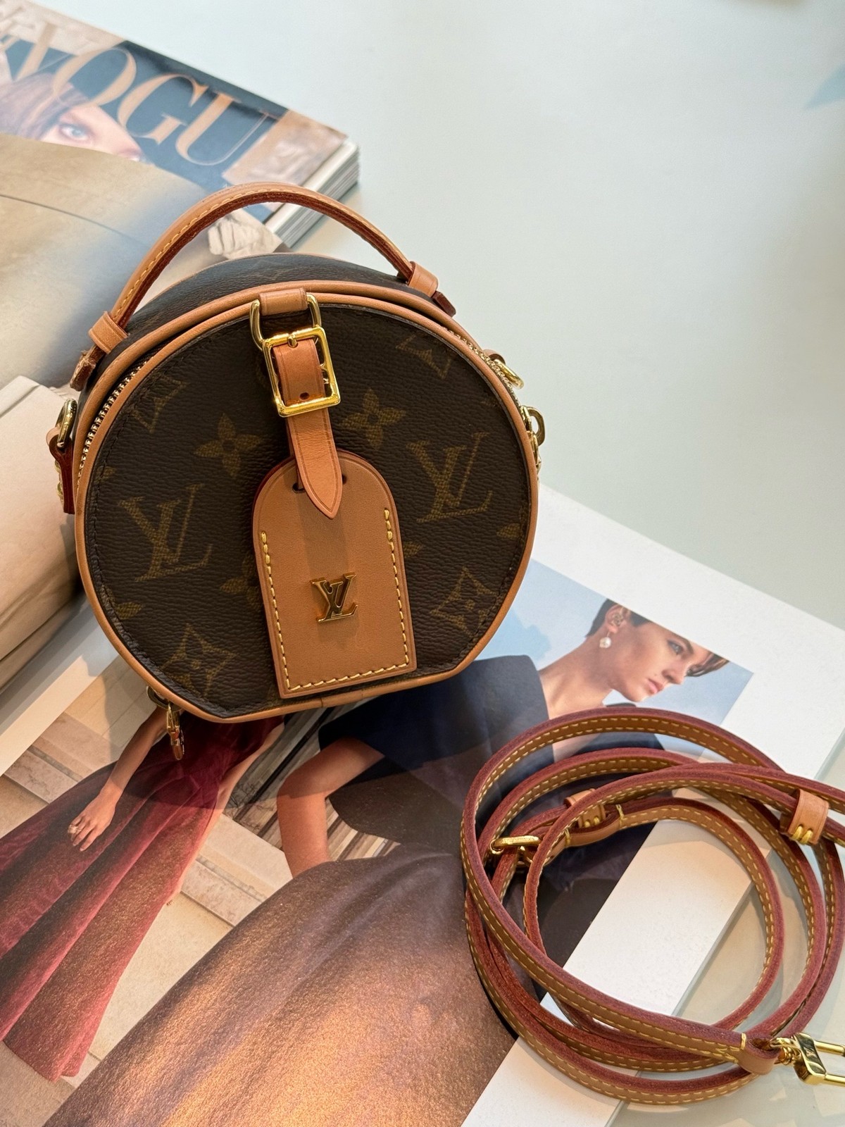 Louis Vuitton Pre-Owned Authentic Round Crossbody Bag Free Tracked Shipping