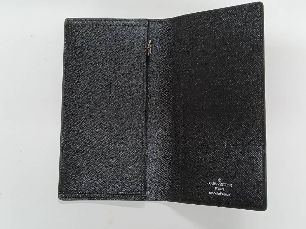 LOUIS VUITTON Wallet: Portefeuille Brazza Black W/Bag & Box
